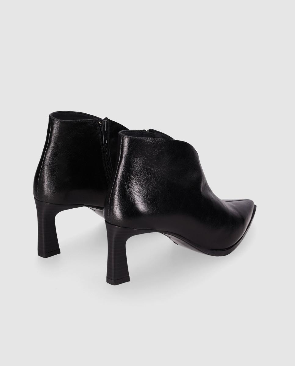 Botins Básicos Pele de Salto Fino Preto-3