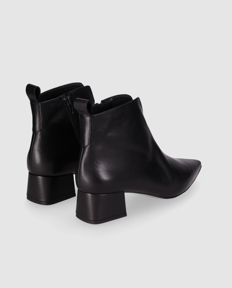 Botins Básicos em Pele de Salto Largo Preto-3