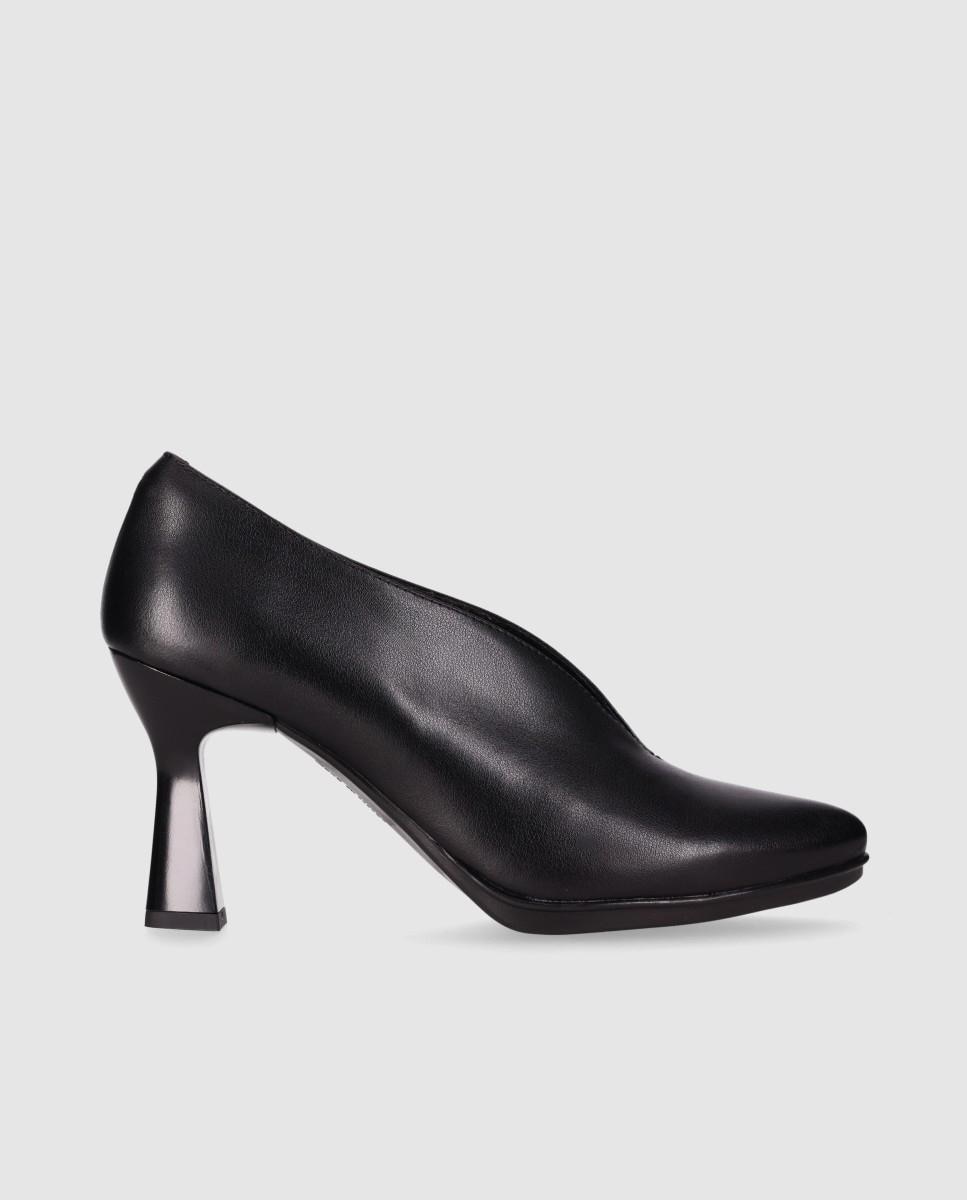 Imagem 0 de Sapatos de Salto Fechados em Pele de Salto Alto