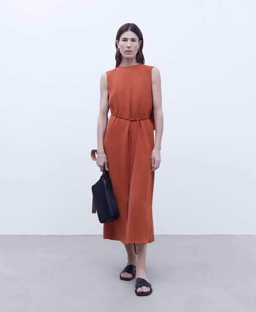 Imagem 0 de Vestido com cinto e gola redonda