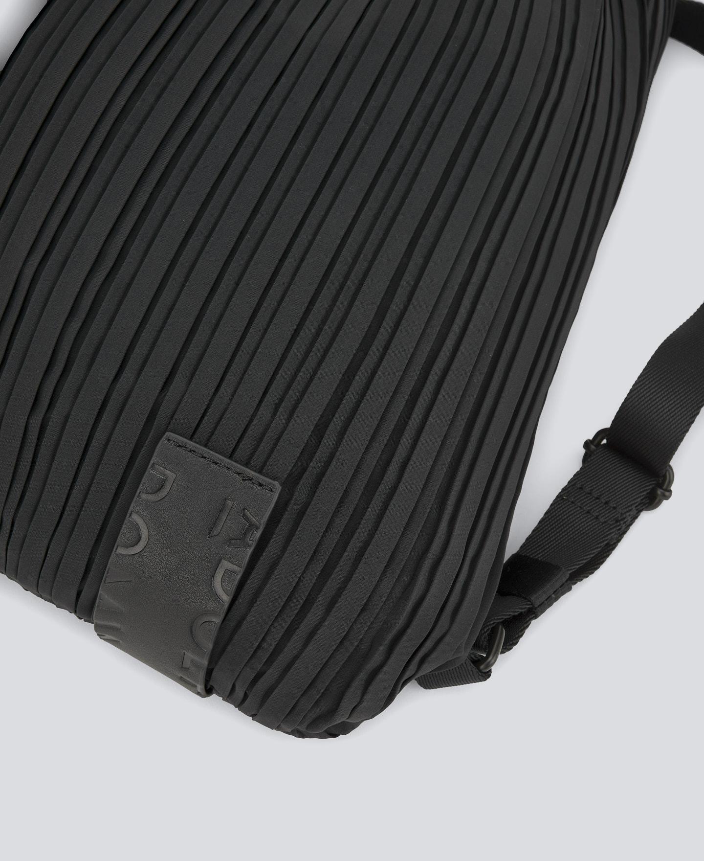 Mochila em Crinkle Reciclado com Estampado Multicolor Preto-3