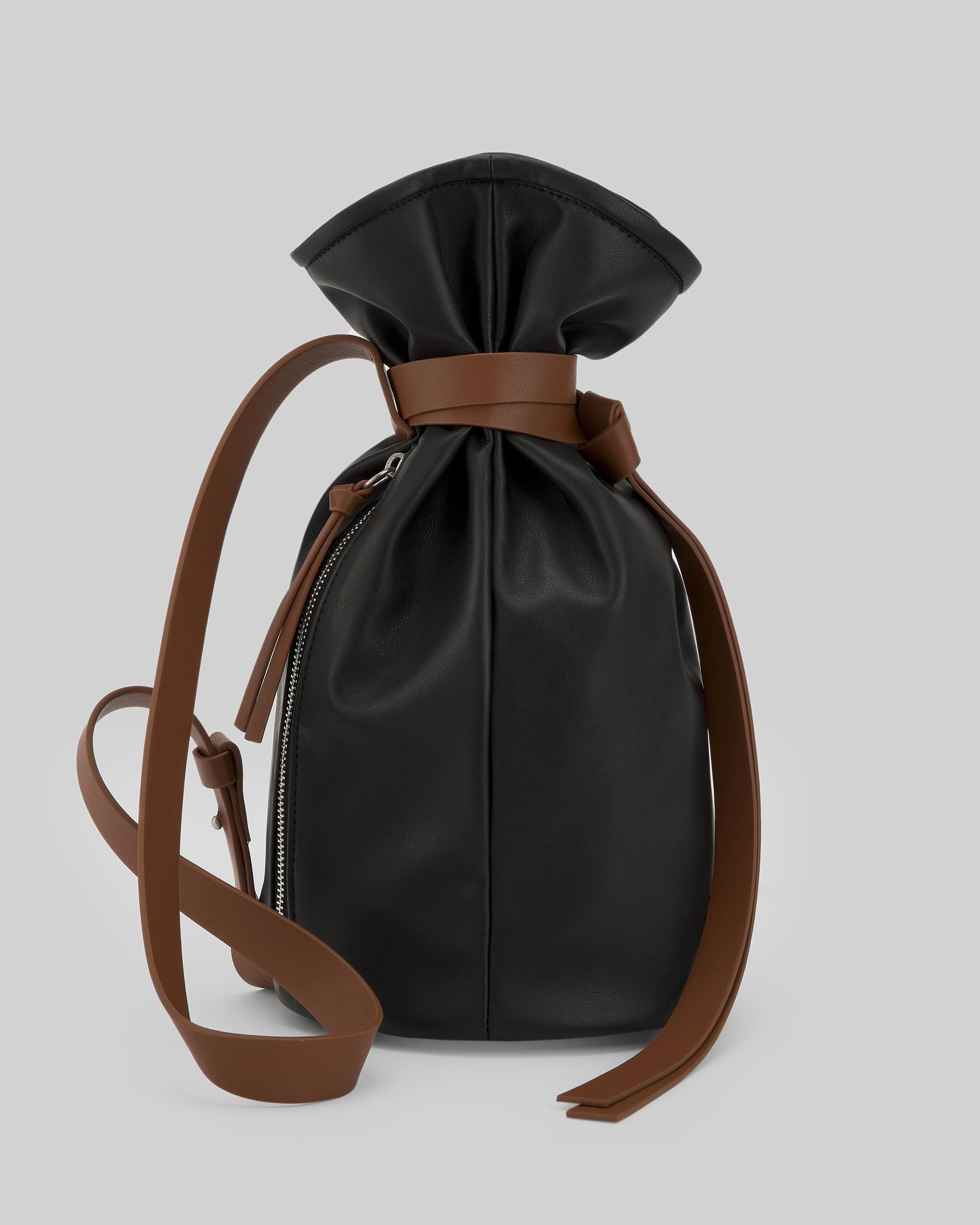 Mochila Tipo Macuto Pequeno de Pele Não Pele Preto-1