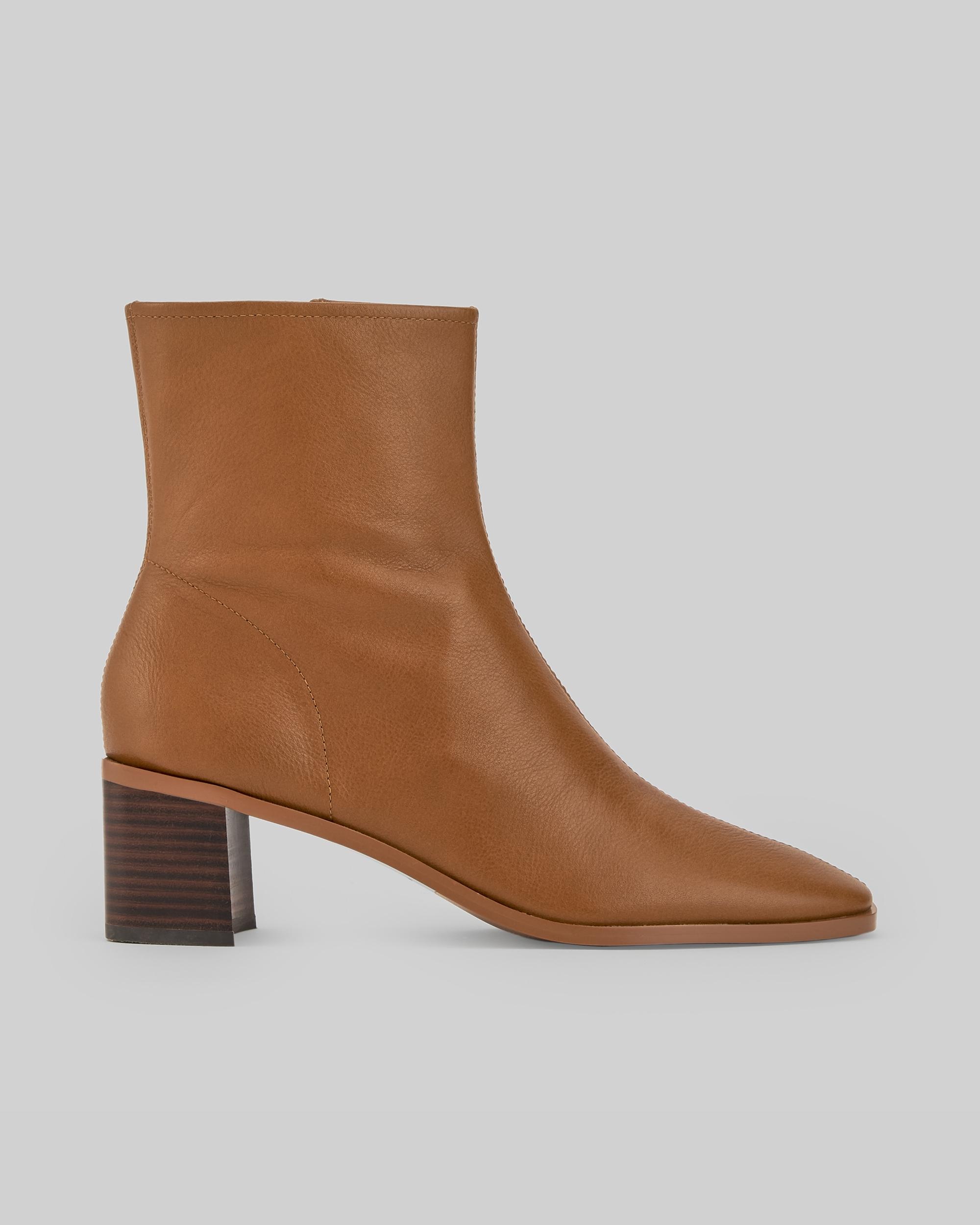 Botins de Pele com Tacão Quadrado Castanho-1