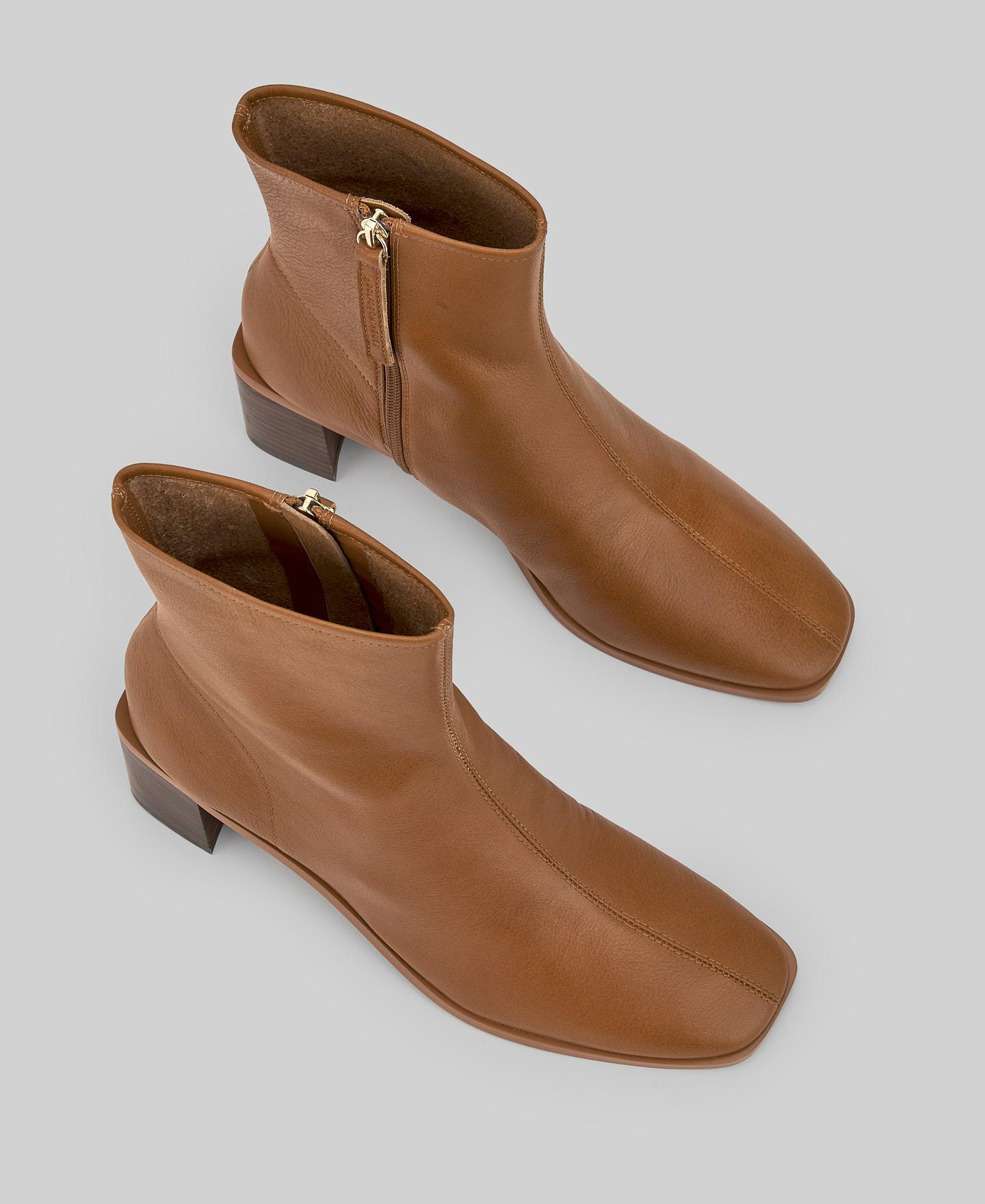Botins de Pele com Tacão Quadrado Castanho-2