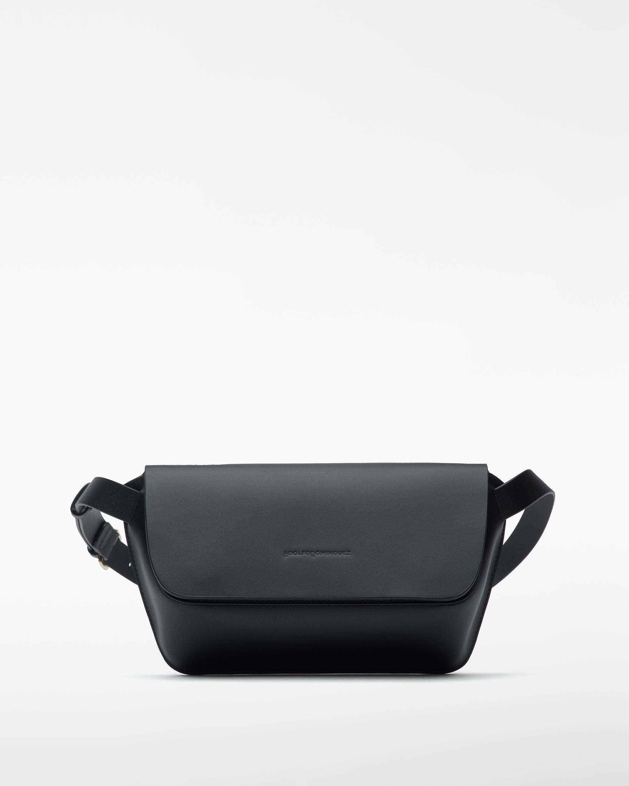 Imagem 0 de Bolsa de Cintura com Fecho de Aba e Alça Ajustável