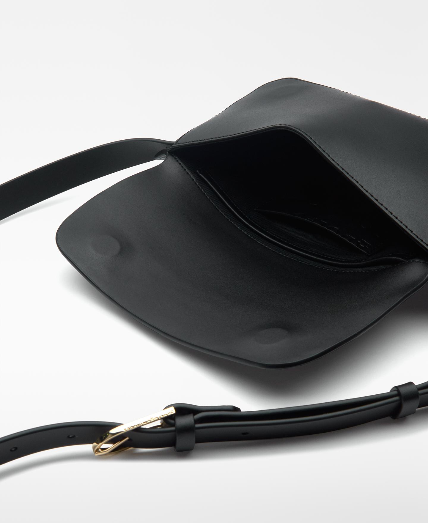 Bolsa de Cintura com Fecho de Aba e Alça Ajustável Preto-3