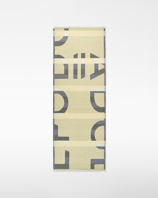 Imagem 0 de Xaile em Jacquard e Maxi Logo às Riscas