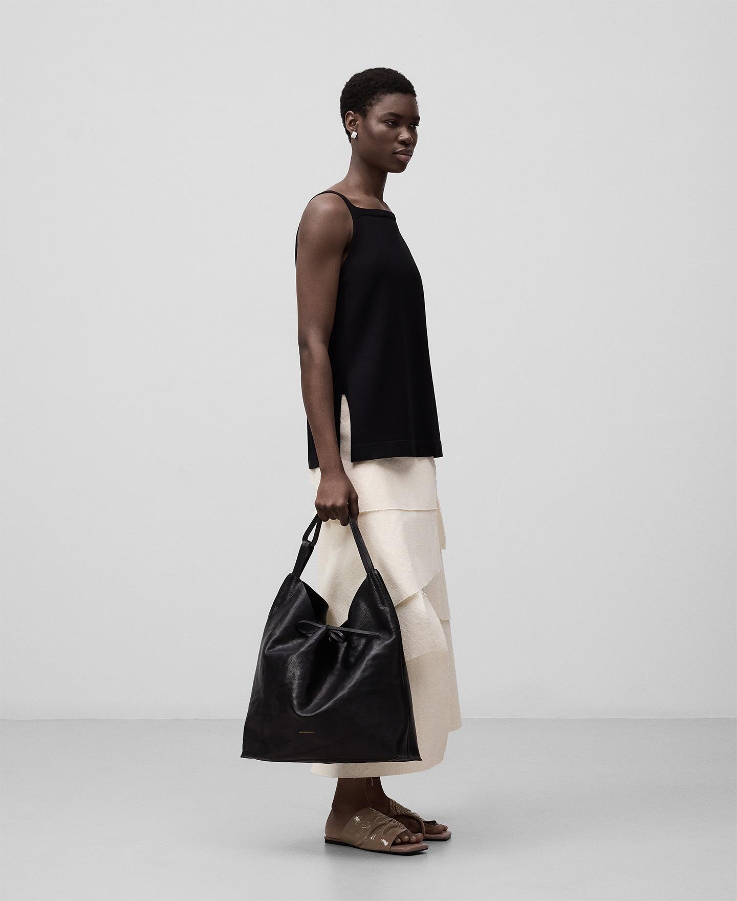 Mala de Ombro Maxi Hobo em Pele Responsável Preto-5