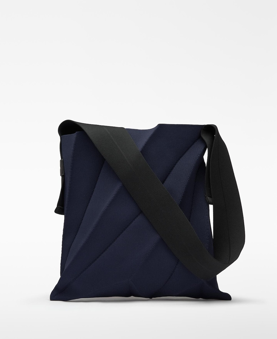 Mala de Ombro Hobo Plissada em Malha Azul-marinho-2