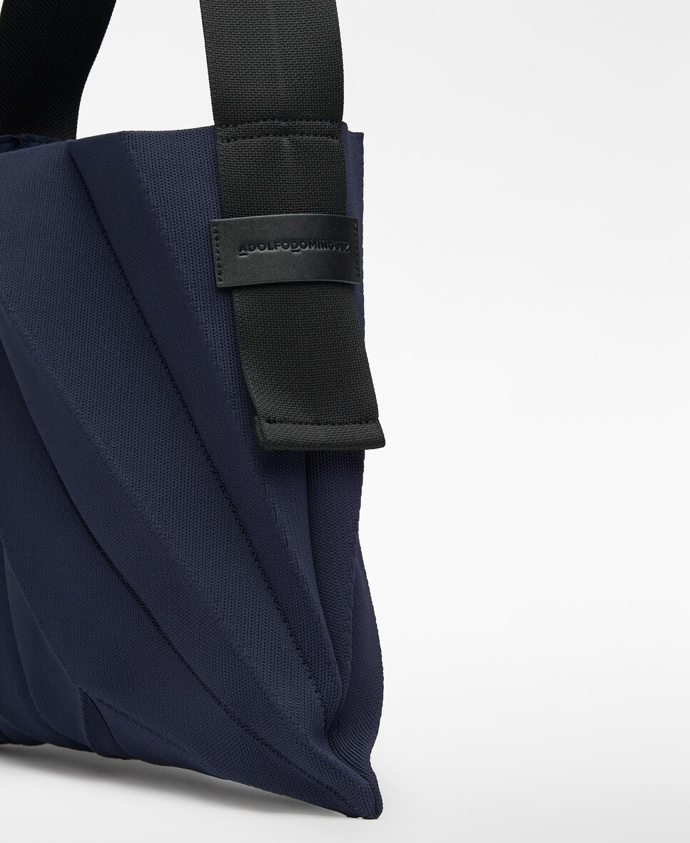 Mala de Ombro Hobo Plissada em Malha Azul-marinho-3