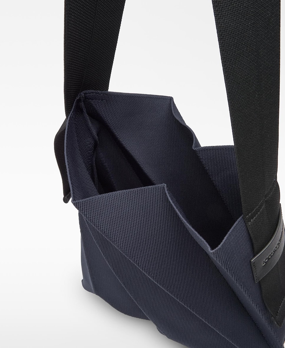 Mala de Ombro Hobo Plissada em Malha Azul-marinho-4