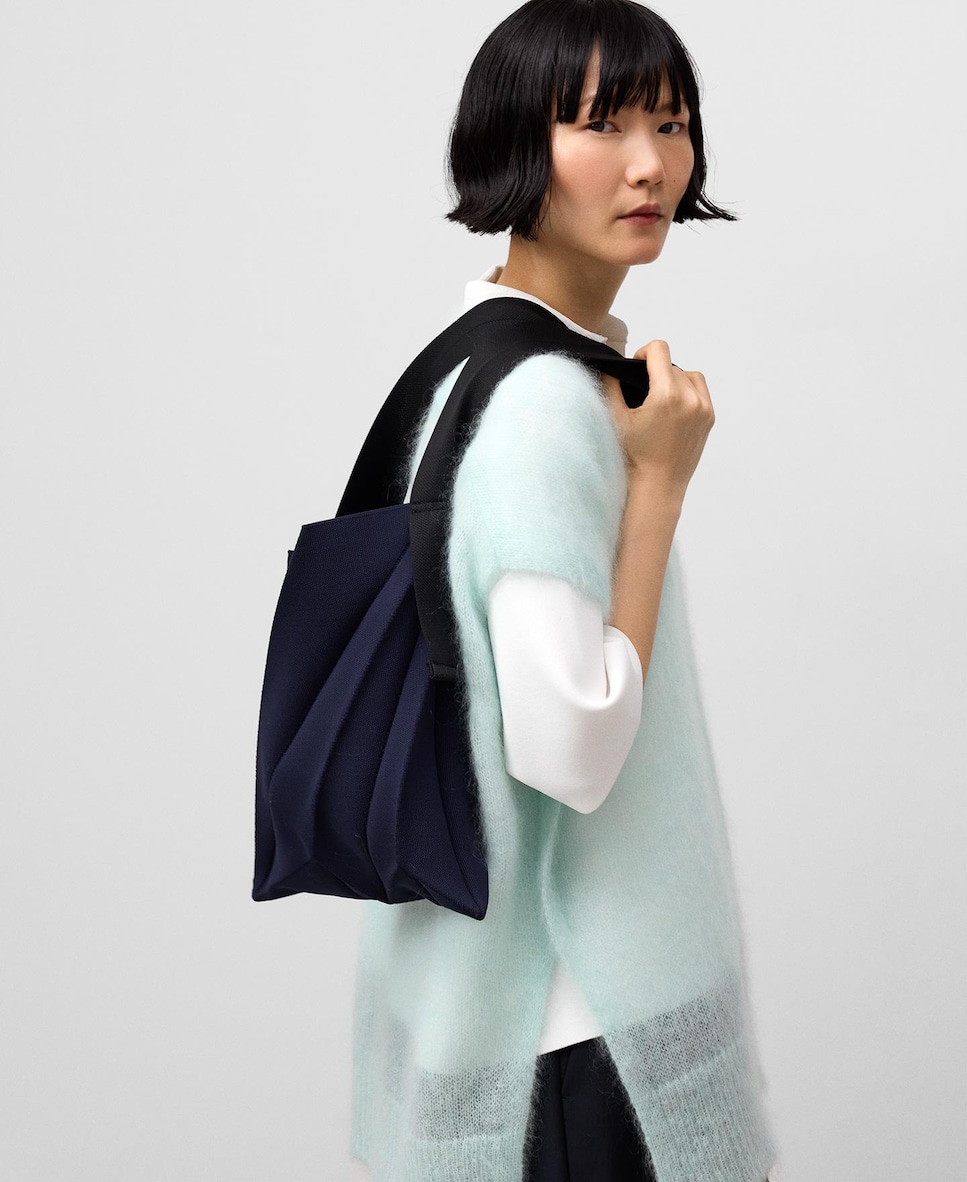 Mala de Ombro Hobo Plissada em Malha Azul-marinho-5