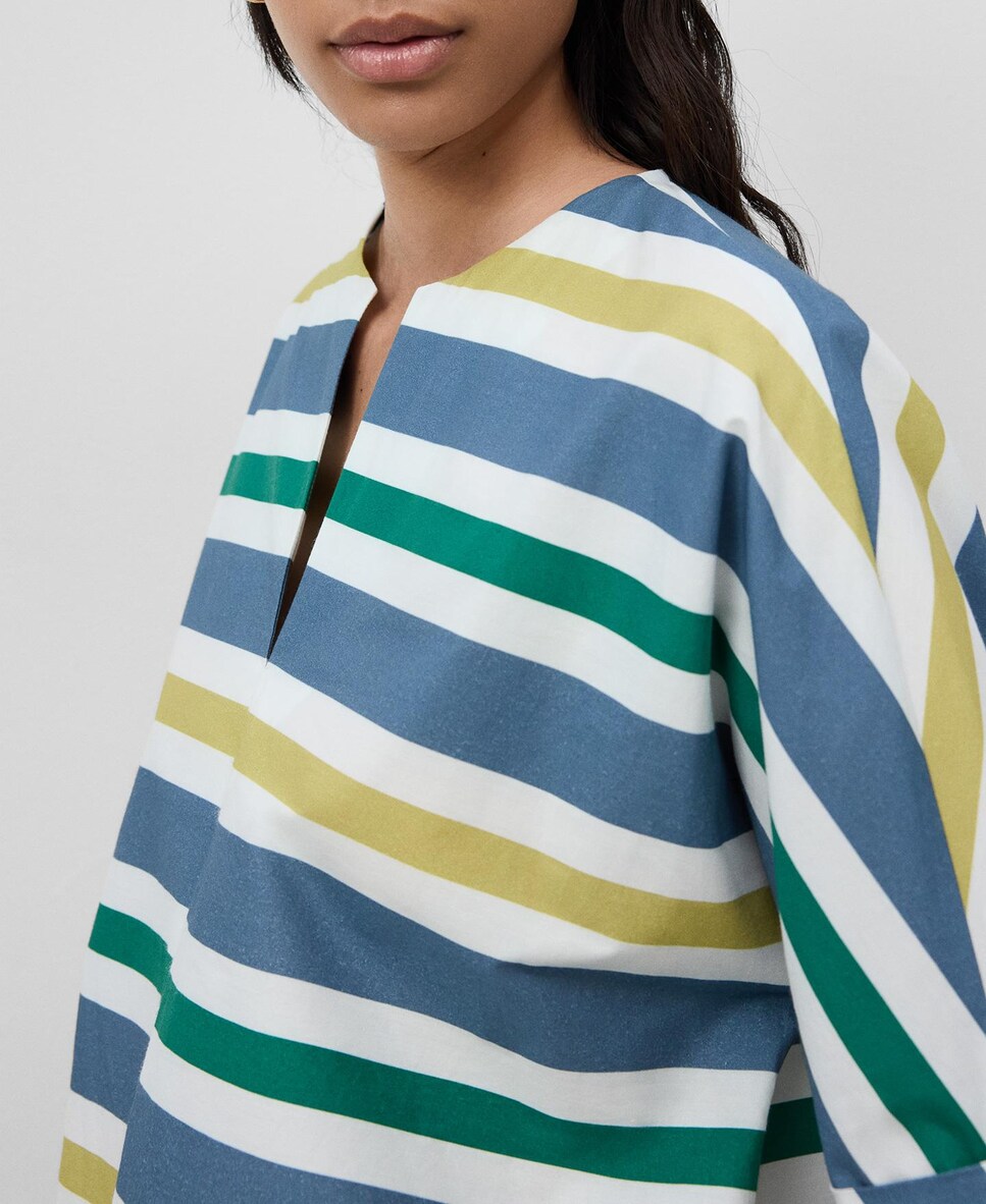 Blusa às Riscas com Decote em V Verde-4