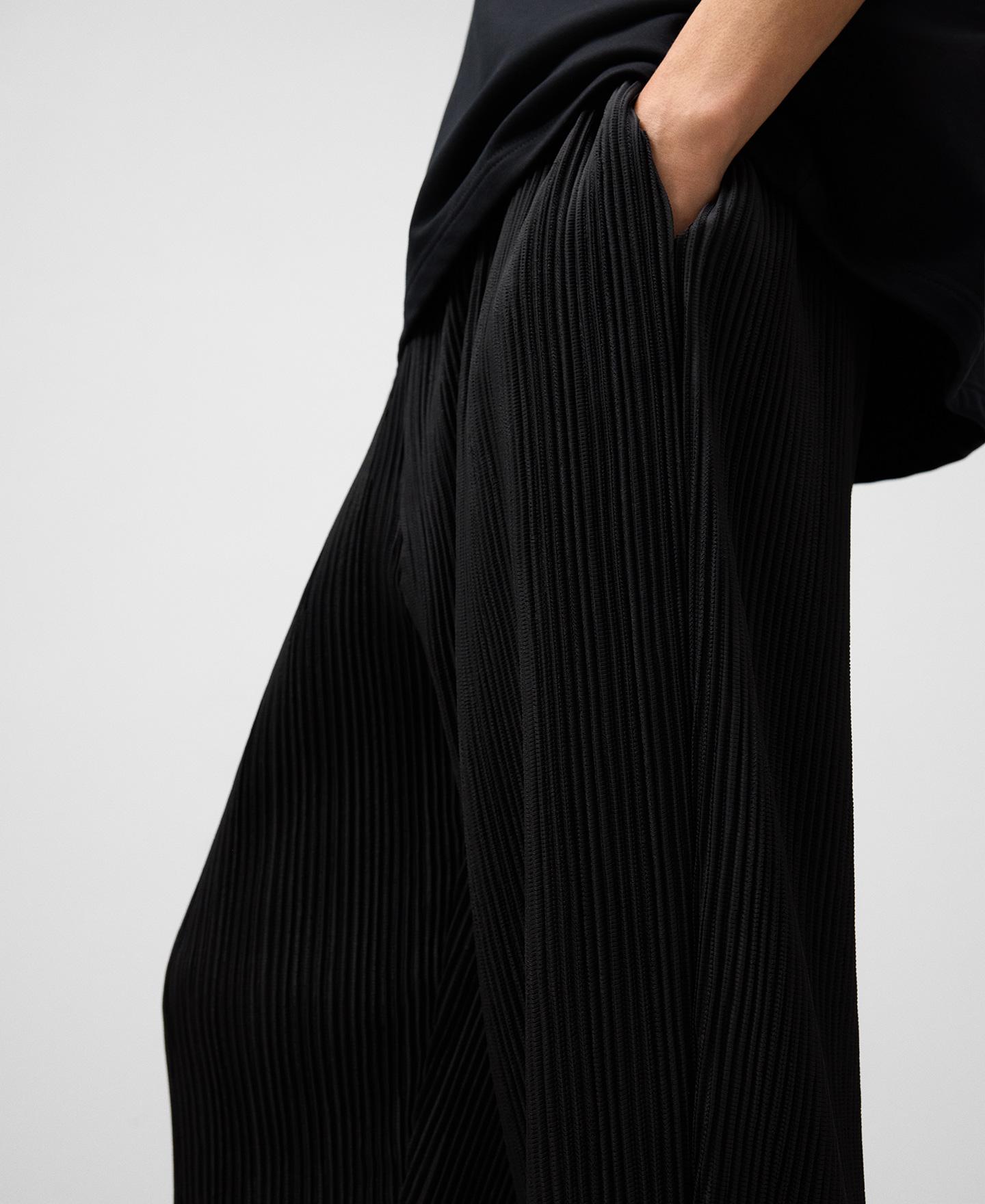 Calças Barrel Fit em Tecido Crinkle Preto-4