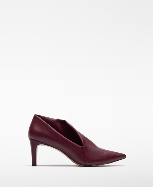 Imagem 0 de Sapatos de Salto Estilo Bota em Pele Não Pele