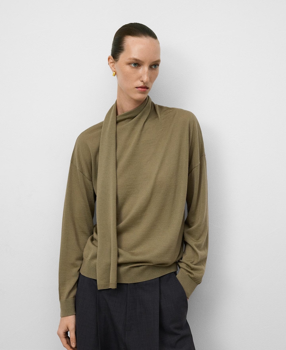 Camisola com Gola Cachecol em Lã Merino Verde-1