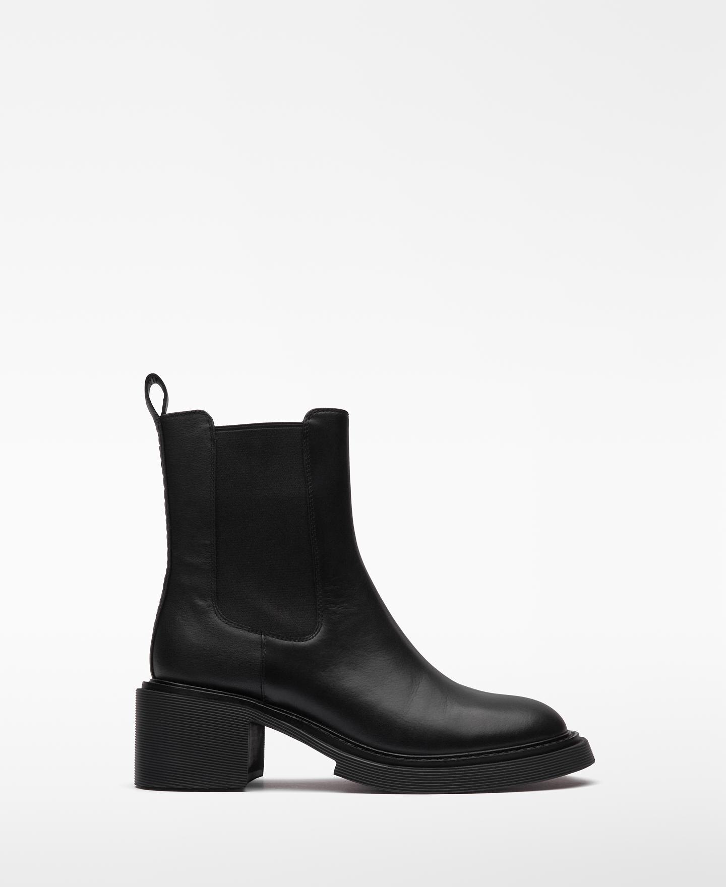 Botins de Salto em Pele Preto-1