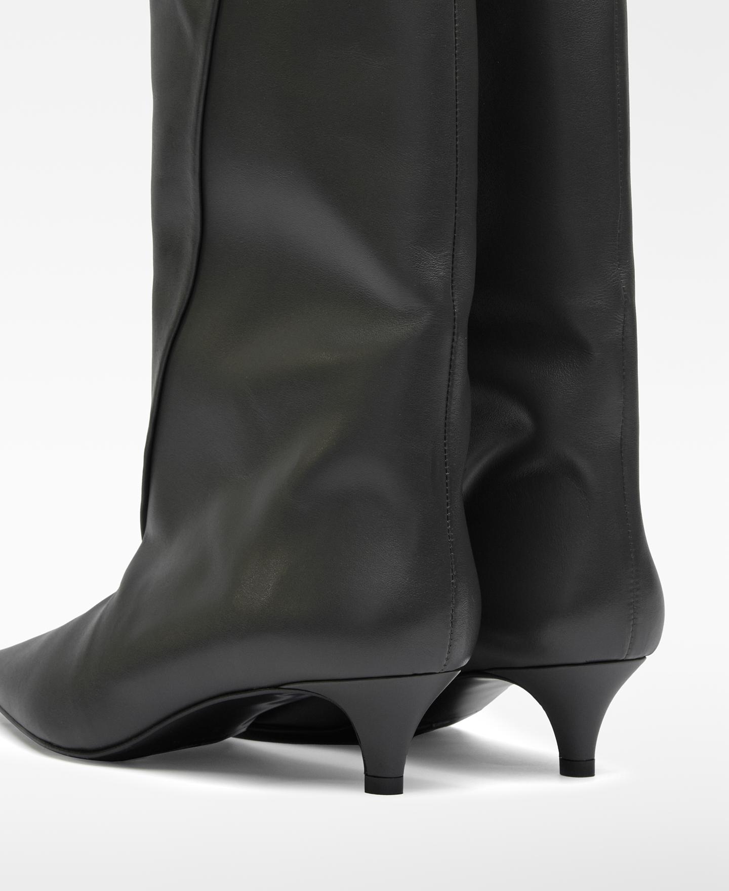 Botas de Pele com Cano Largo Preto-3