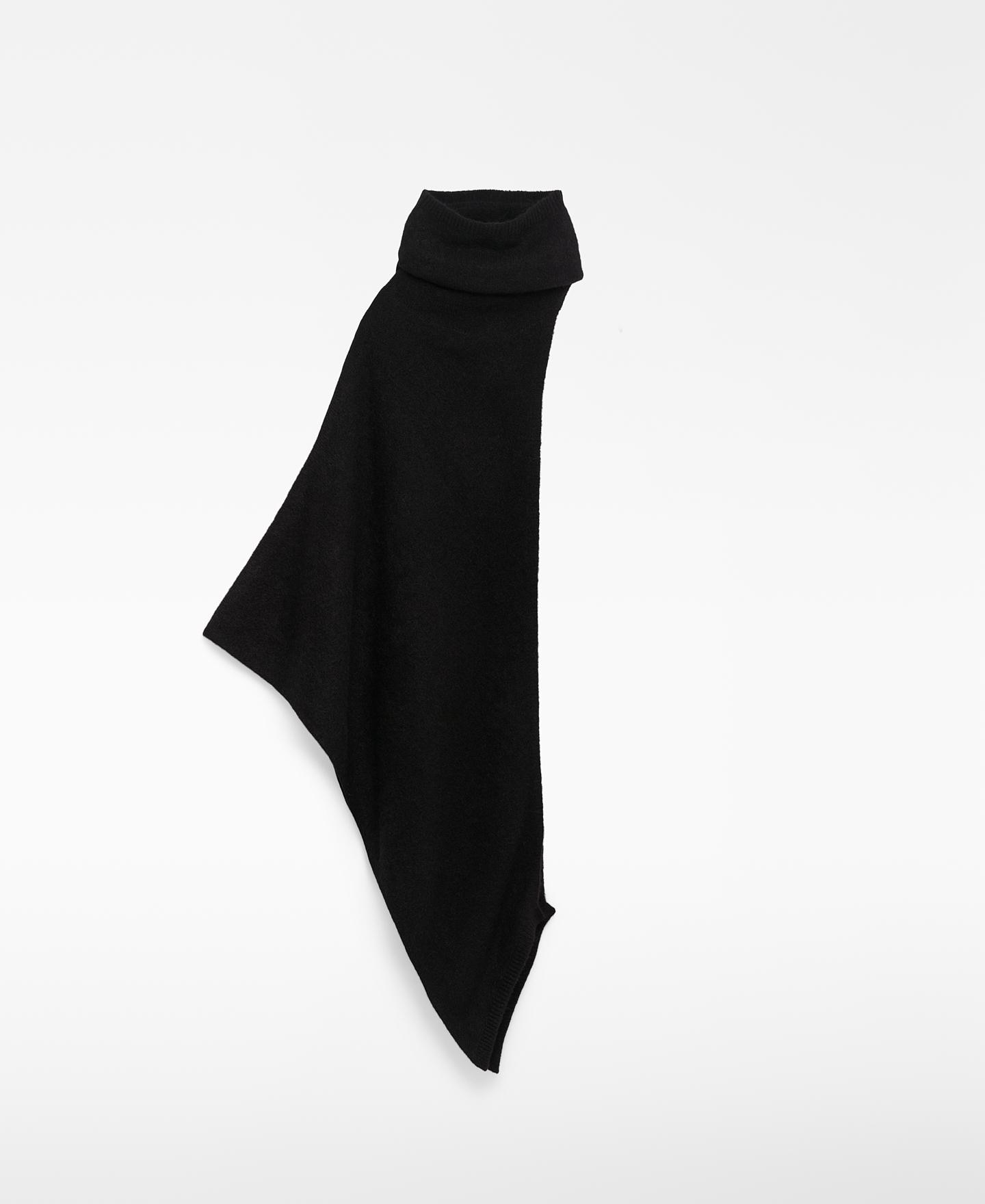 Capa Assimétrica com Gola Chaminé Preto-1