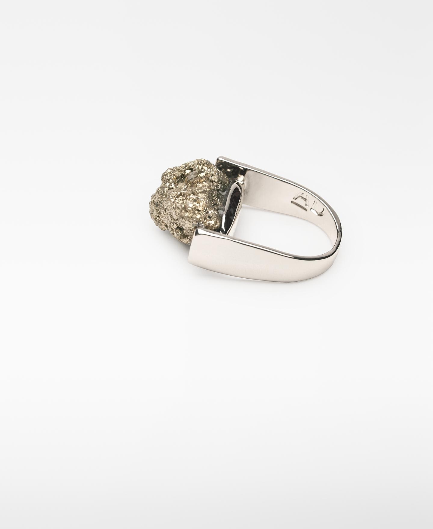 Anel com Pedra Natural e Logo Gravado Prata-2