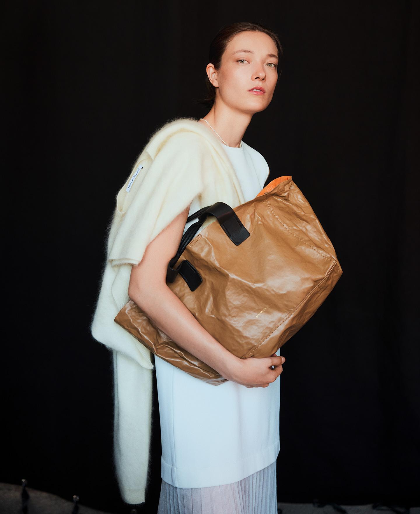 Mala de Mão Maxi Shopper Mica com Estrutura de Metal Camel-5