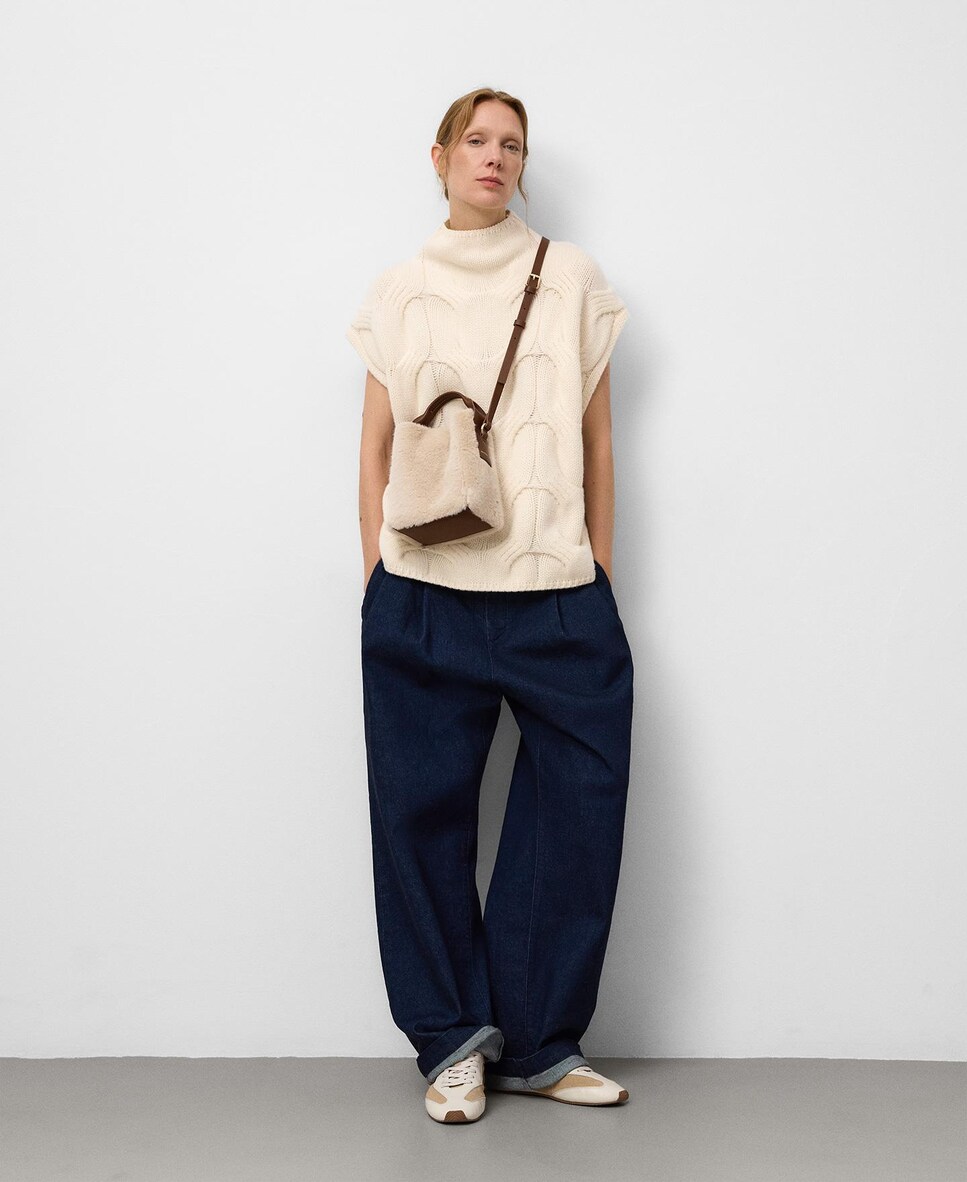 Mala a Tiracolo Hobo Pequena Mica com Efeito Pelo Lã-5