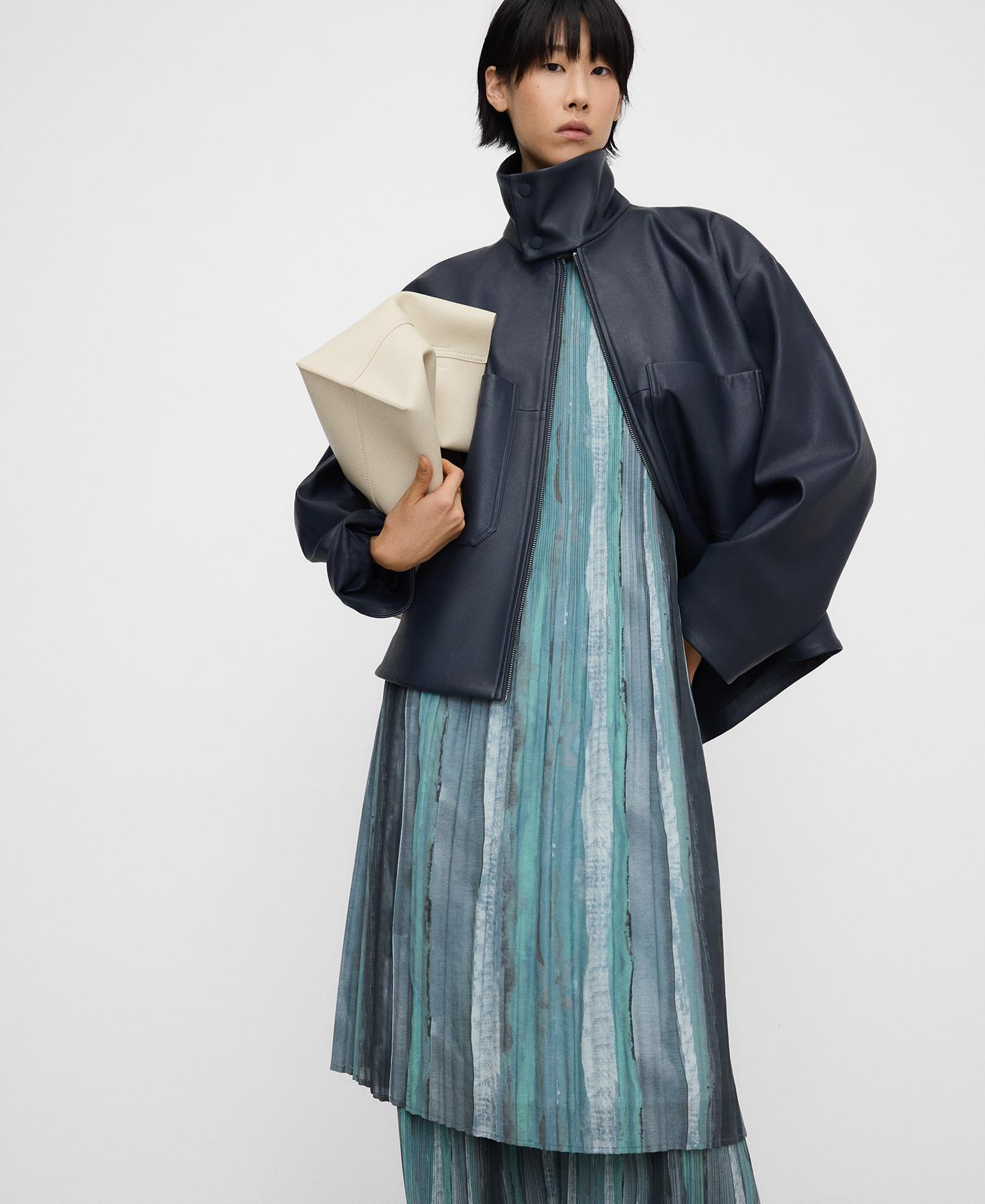 Imagem 0 de Vestido Midi Evasé com Estampado de Crinkle