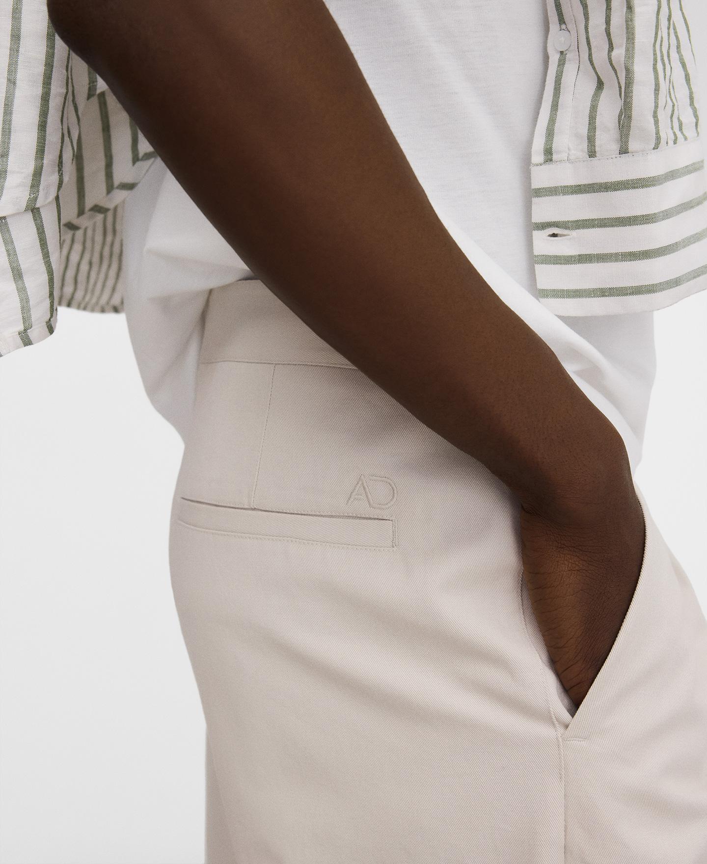 Calças Chino Relaxed Fit em Algodão Gelo-4