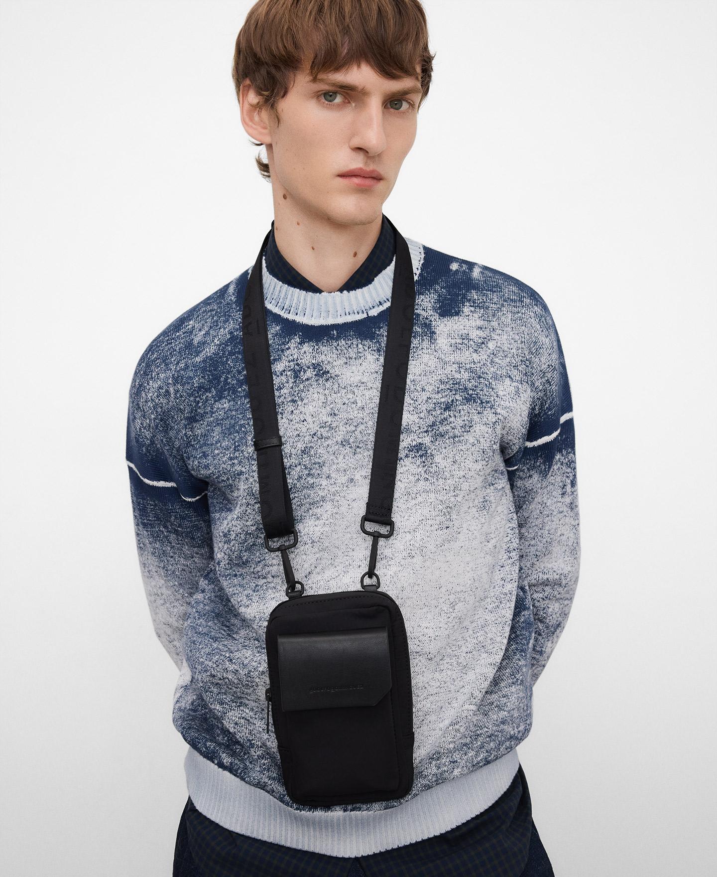 Mala a Tiracolo com Fecho Zip e Bolso Frontal Preto-5