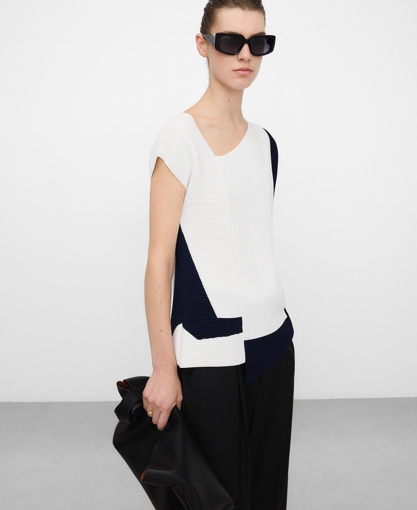 Imagem 0 de Top Assimétrico em Malha Estrutura