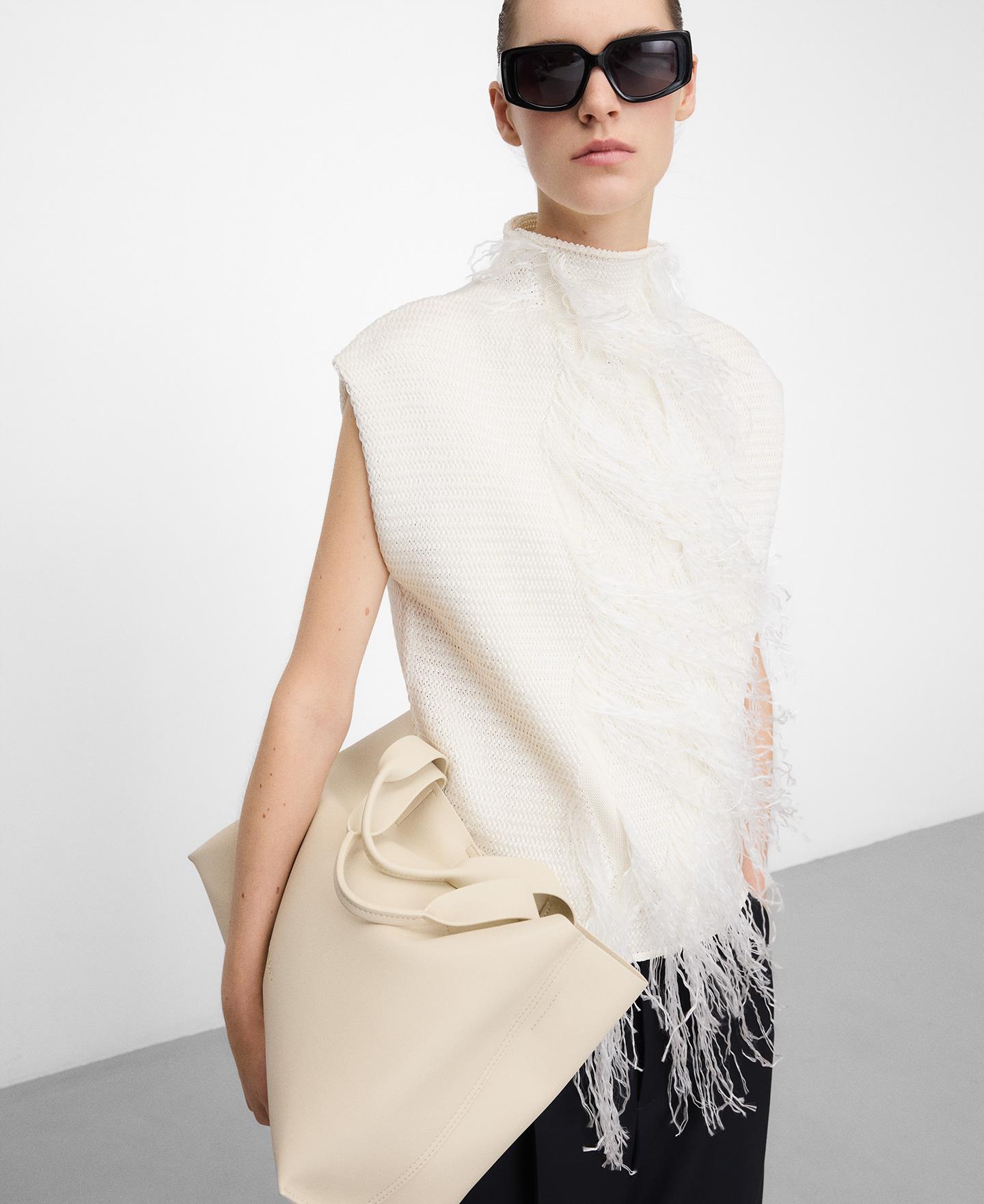 Imagem 0 de Top de Ráfia com Franjas em Efeito Pena