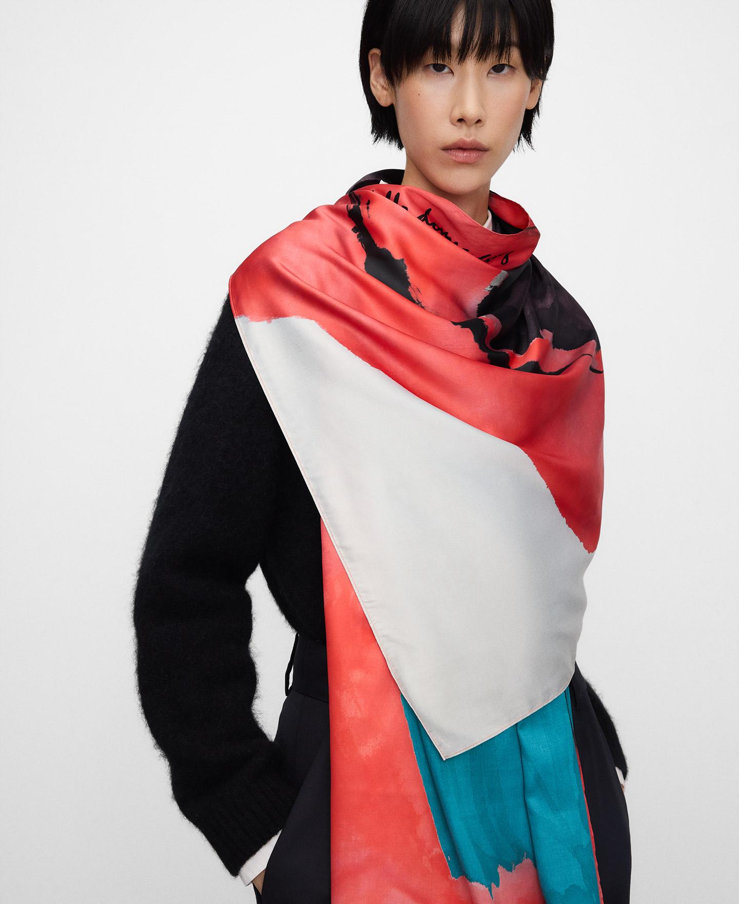 Lenço Estampado com Bainha Vermelho / Preto-5