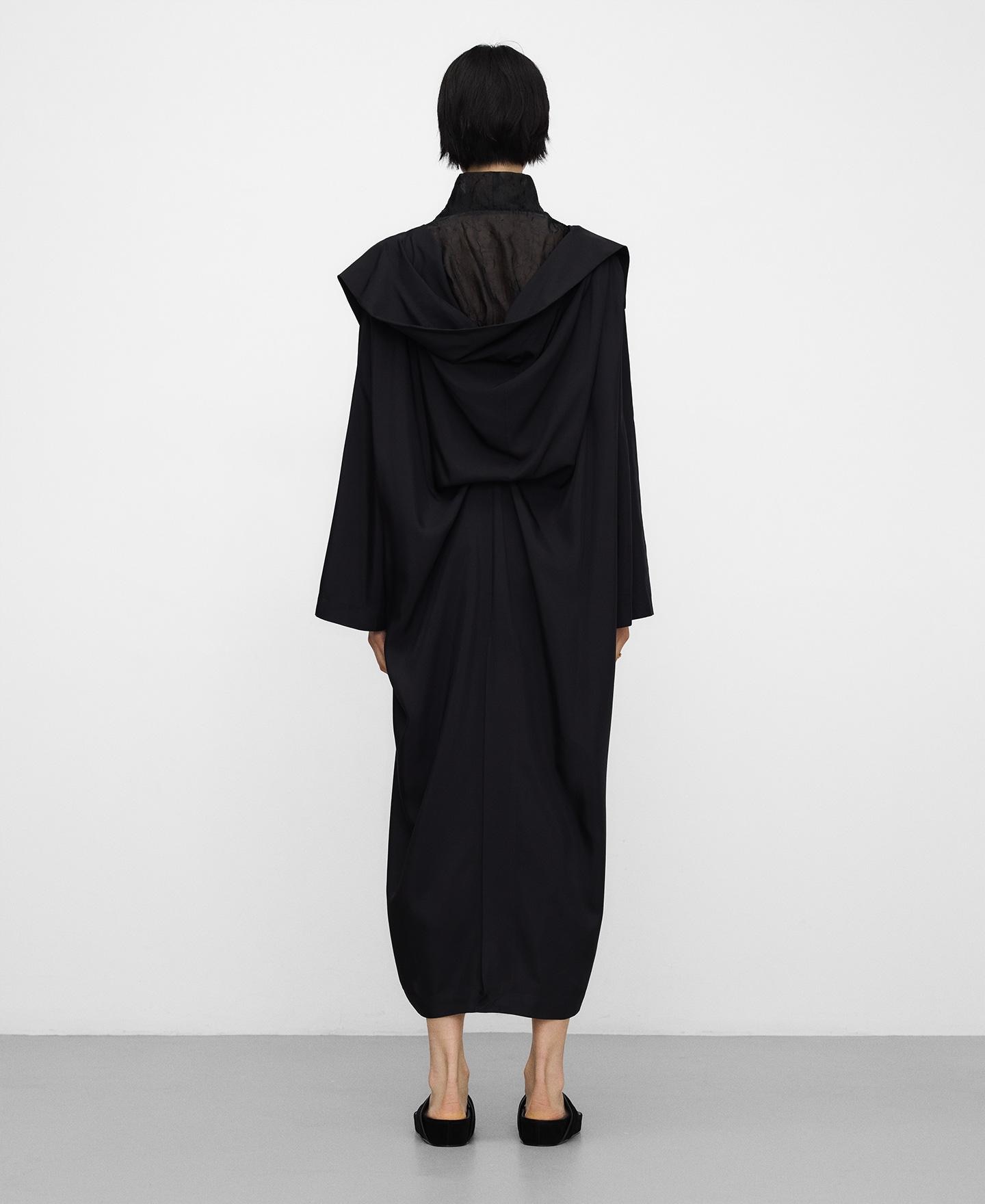 Vestido Midi Combinado com Gola Chaminé Preto-3