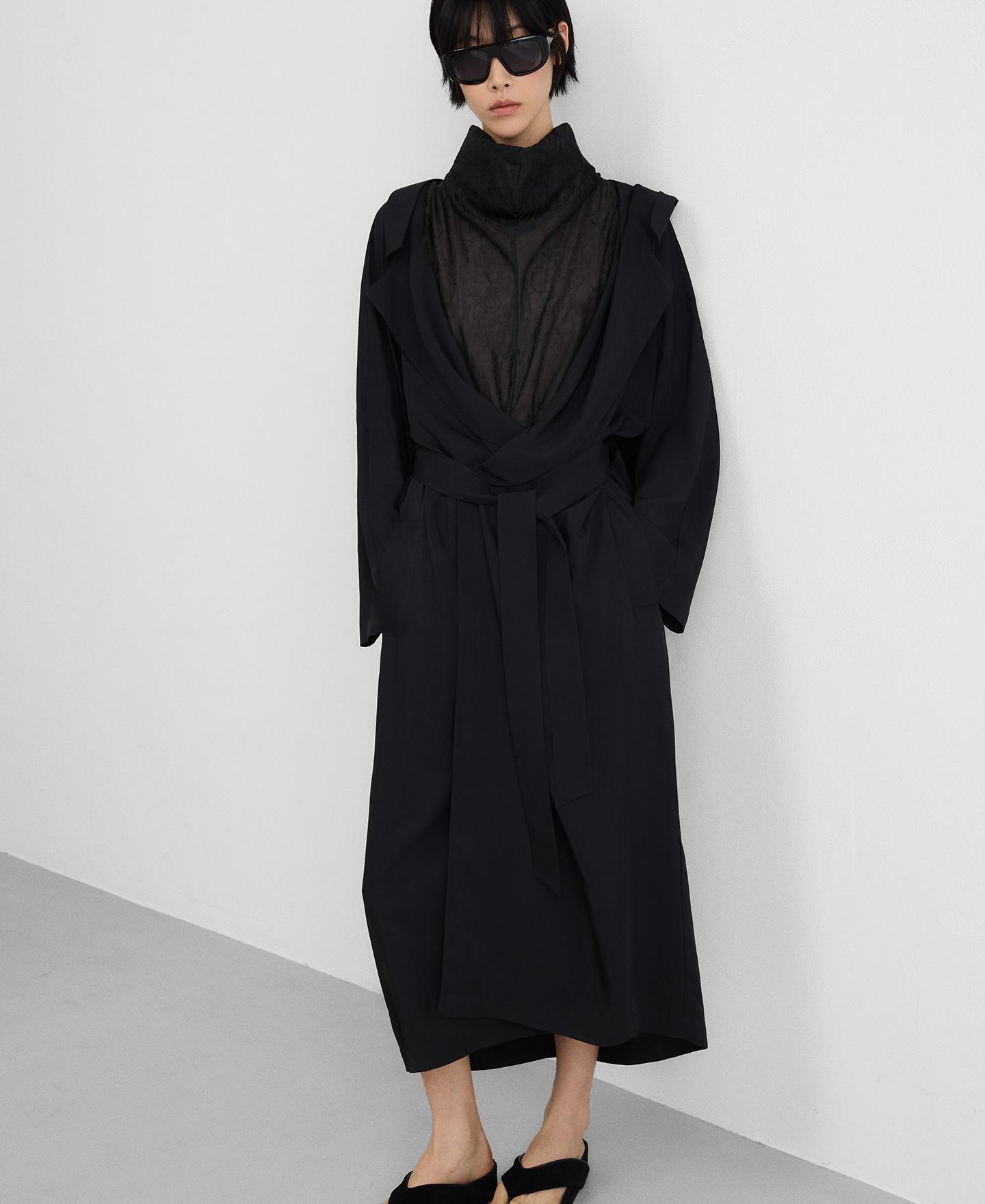 Vestido Midi Combinado com Gola Chaminé Preto-5