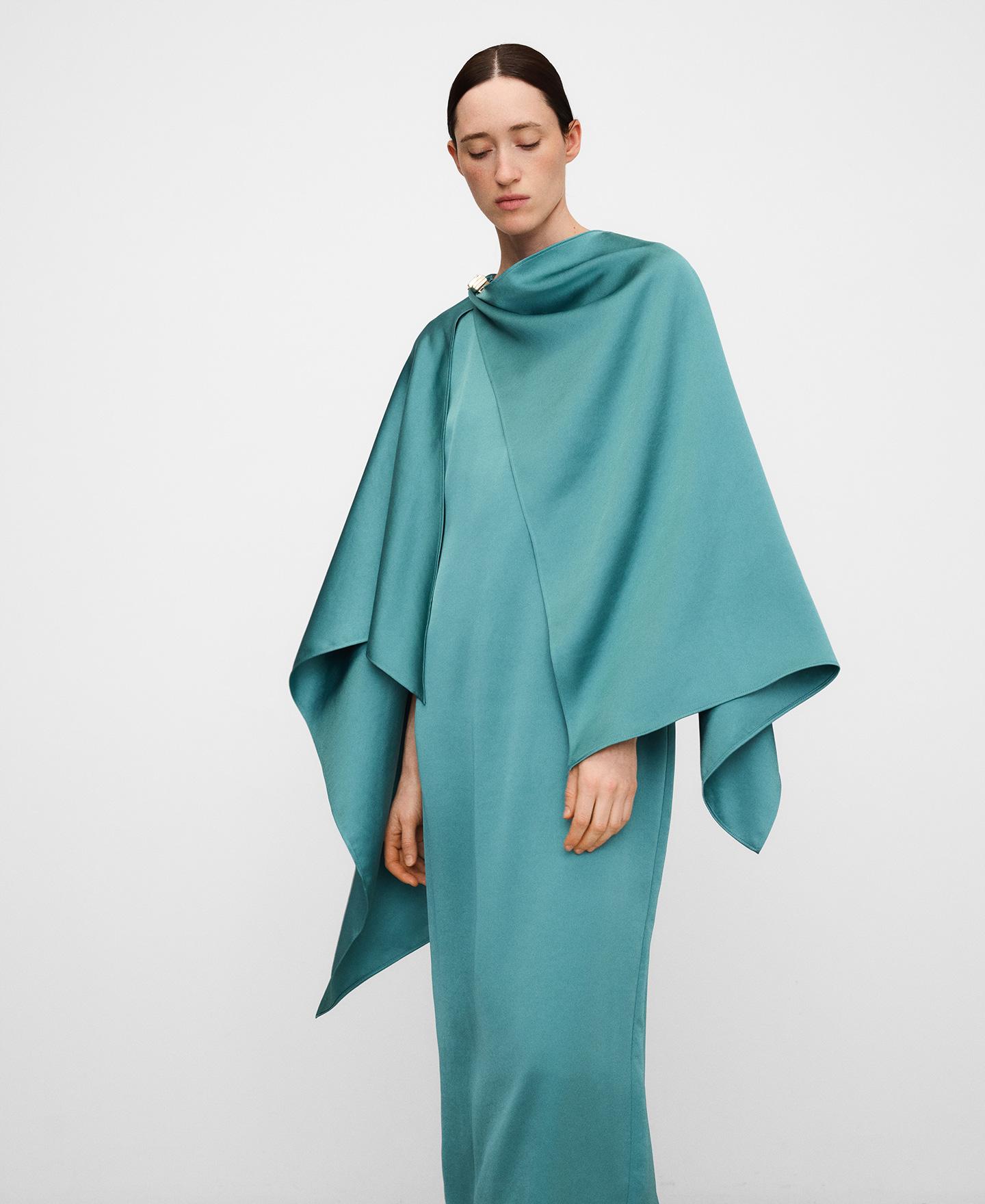 Imagem 0 de Vestido Comprido Acetinado com Écharpe