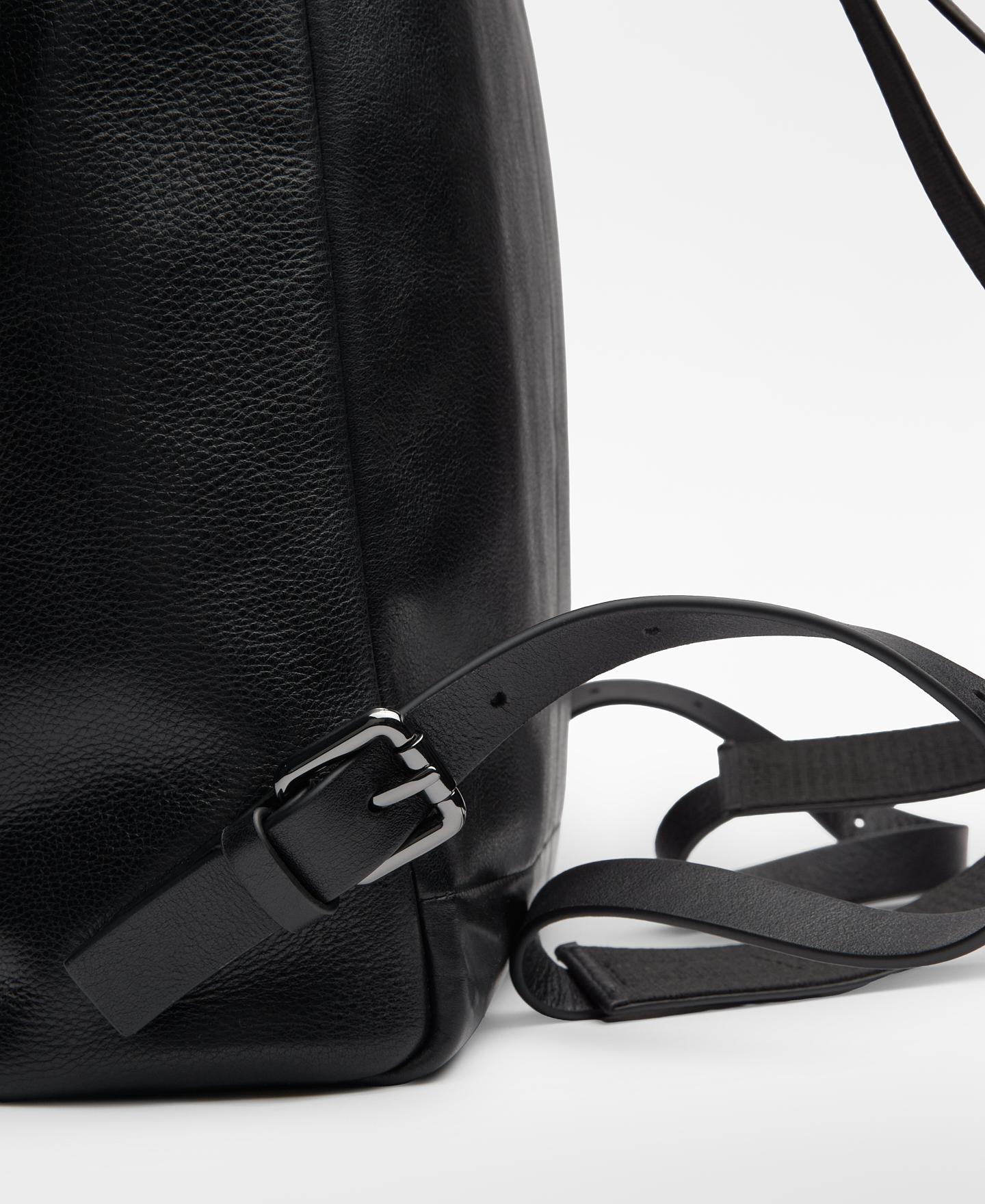 Mochila de Pele com Aba Preto-3