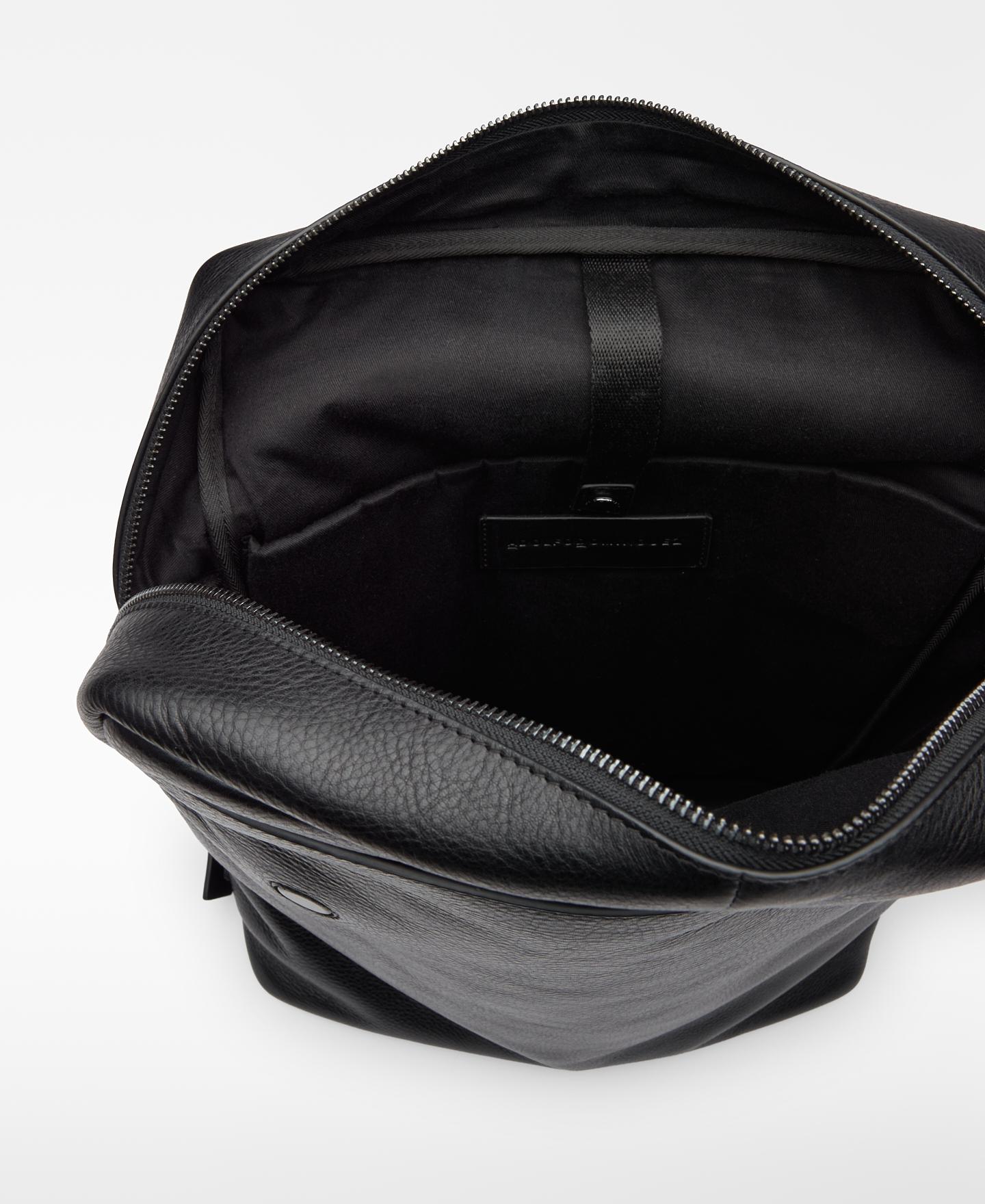 Mochila de Pele com Aba Preto-4