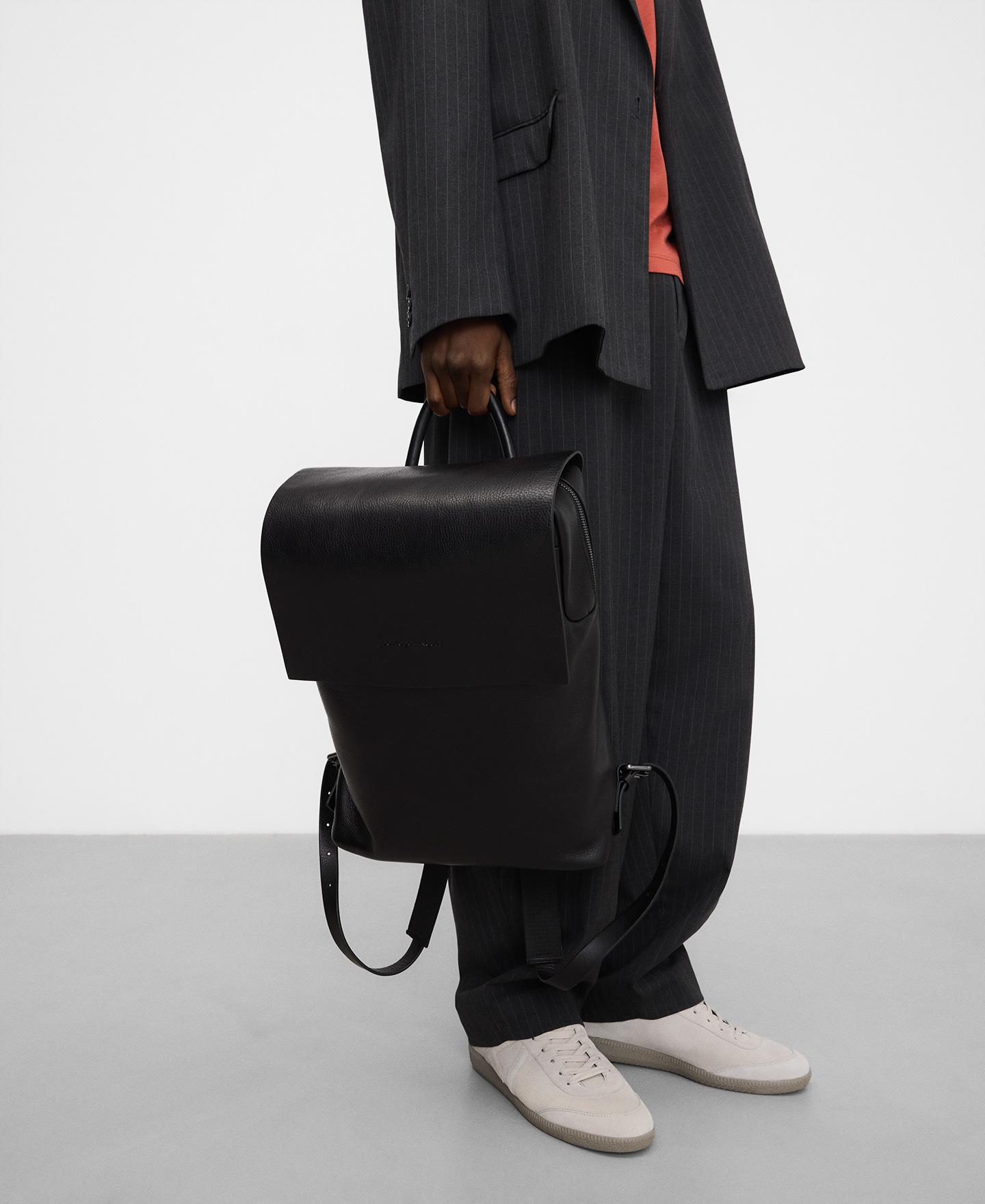 Mochila de Pele com Aba Preto-5