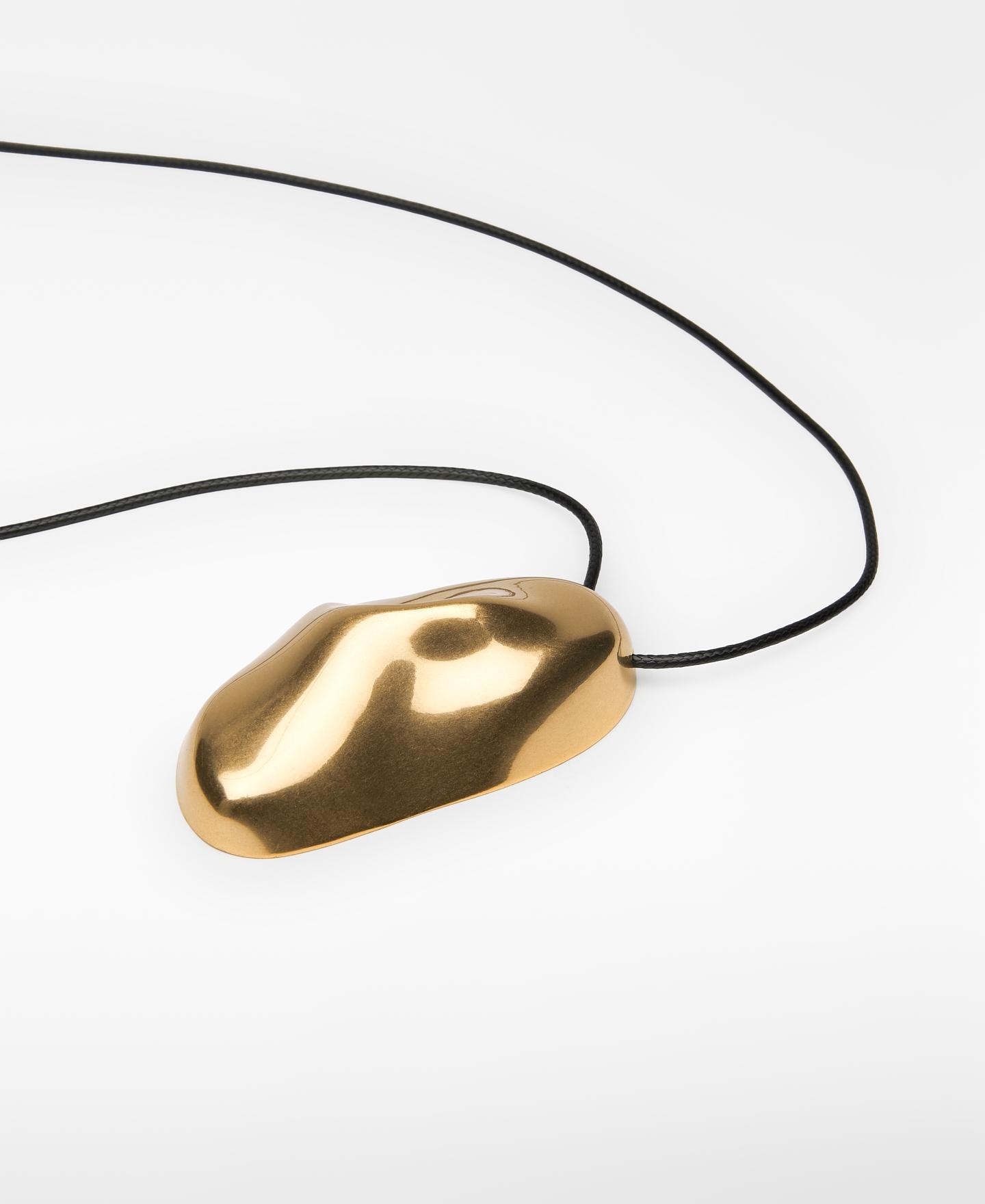 Colar com Peça de Forma Orgânica Dourado-2