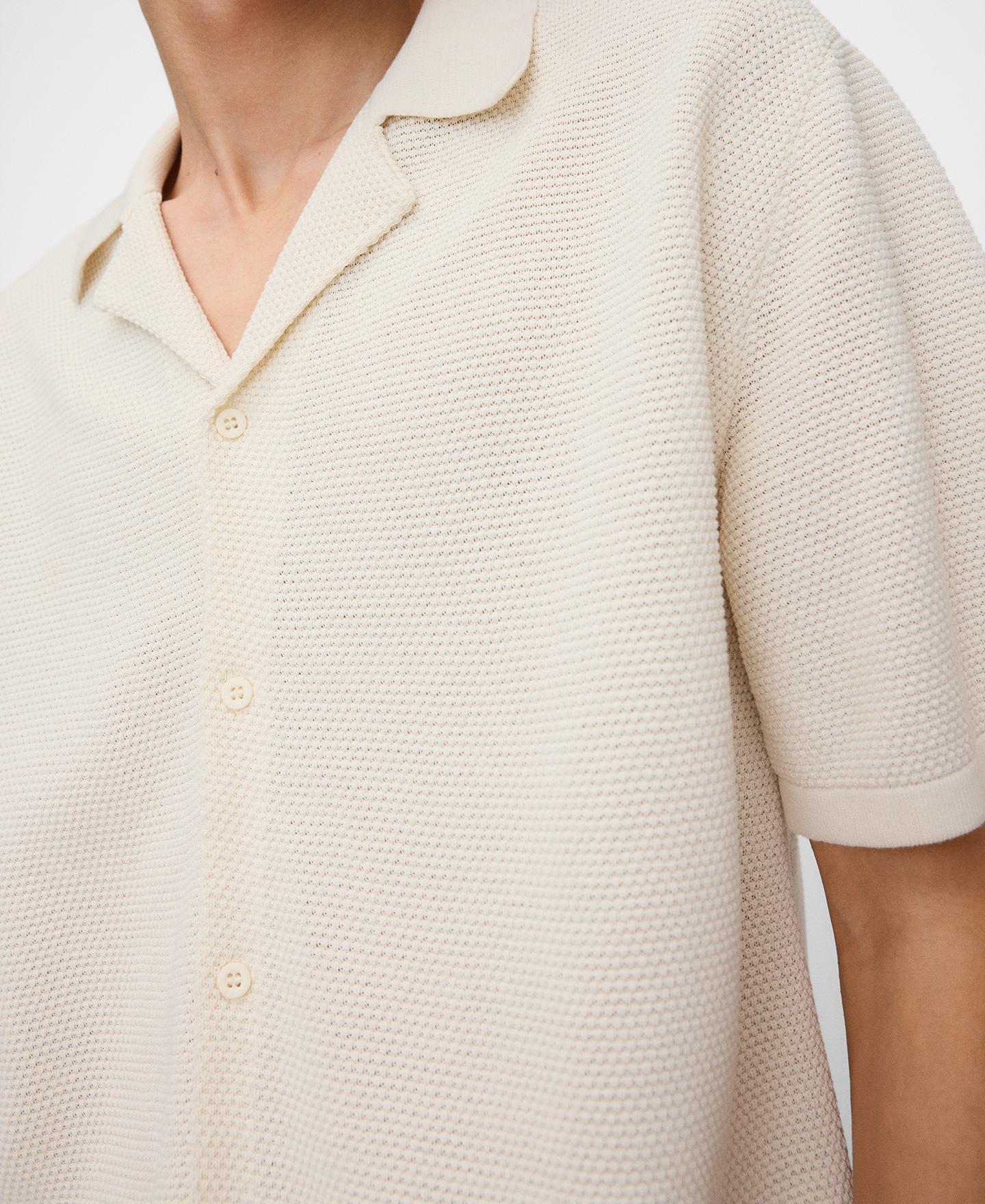 Camisa em Malha Estrutura com Gola Bowling Cru-4