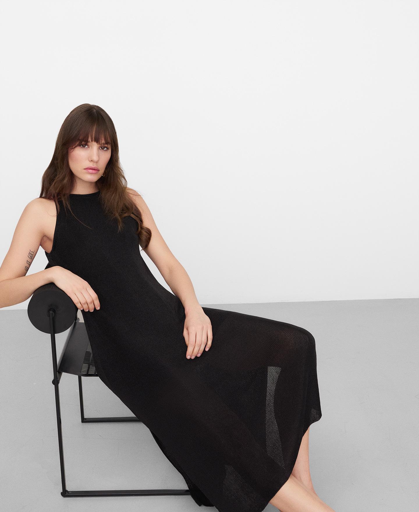 Vestido Comprido em Malha Metalizada Preto-4