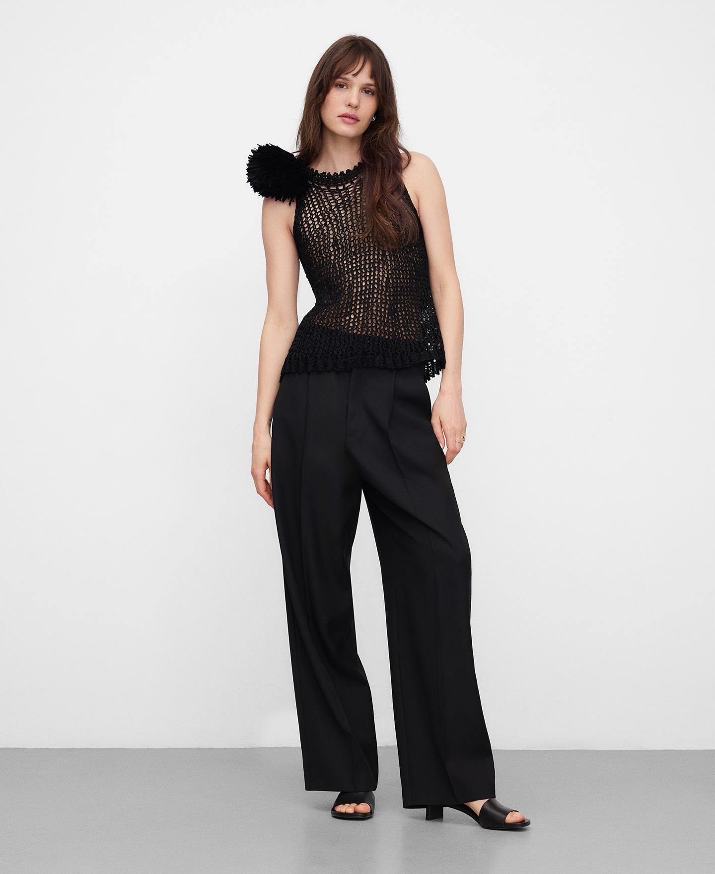 Top de Malha com Pompom Preto-2