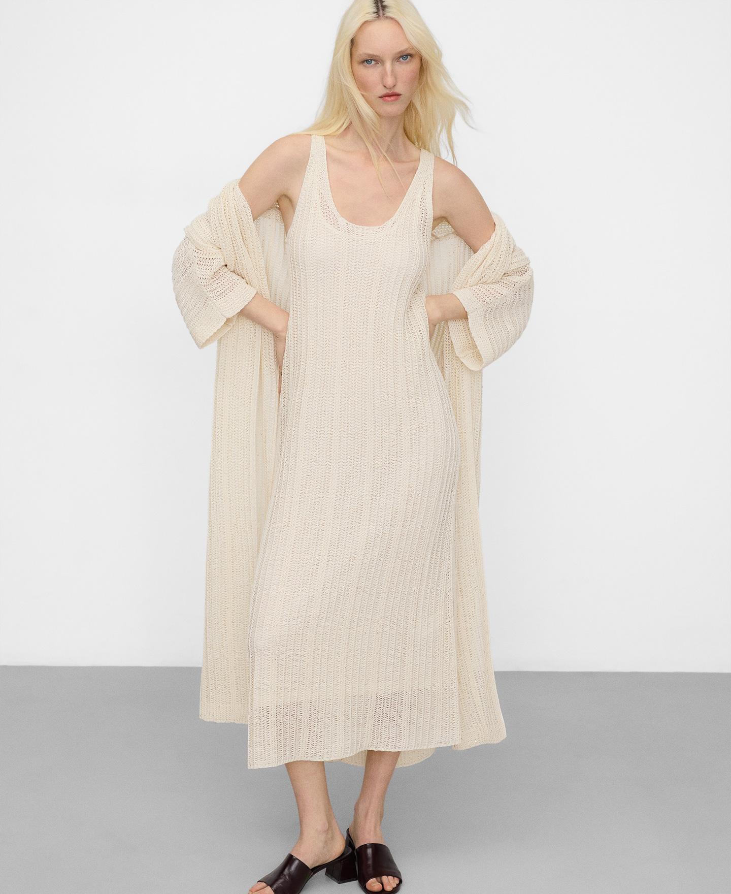 Imagem 0 de Vestido Comprido em Malha Perfurada