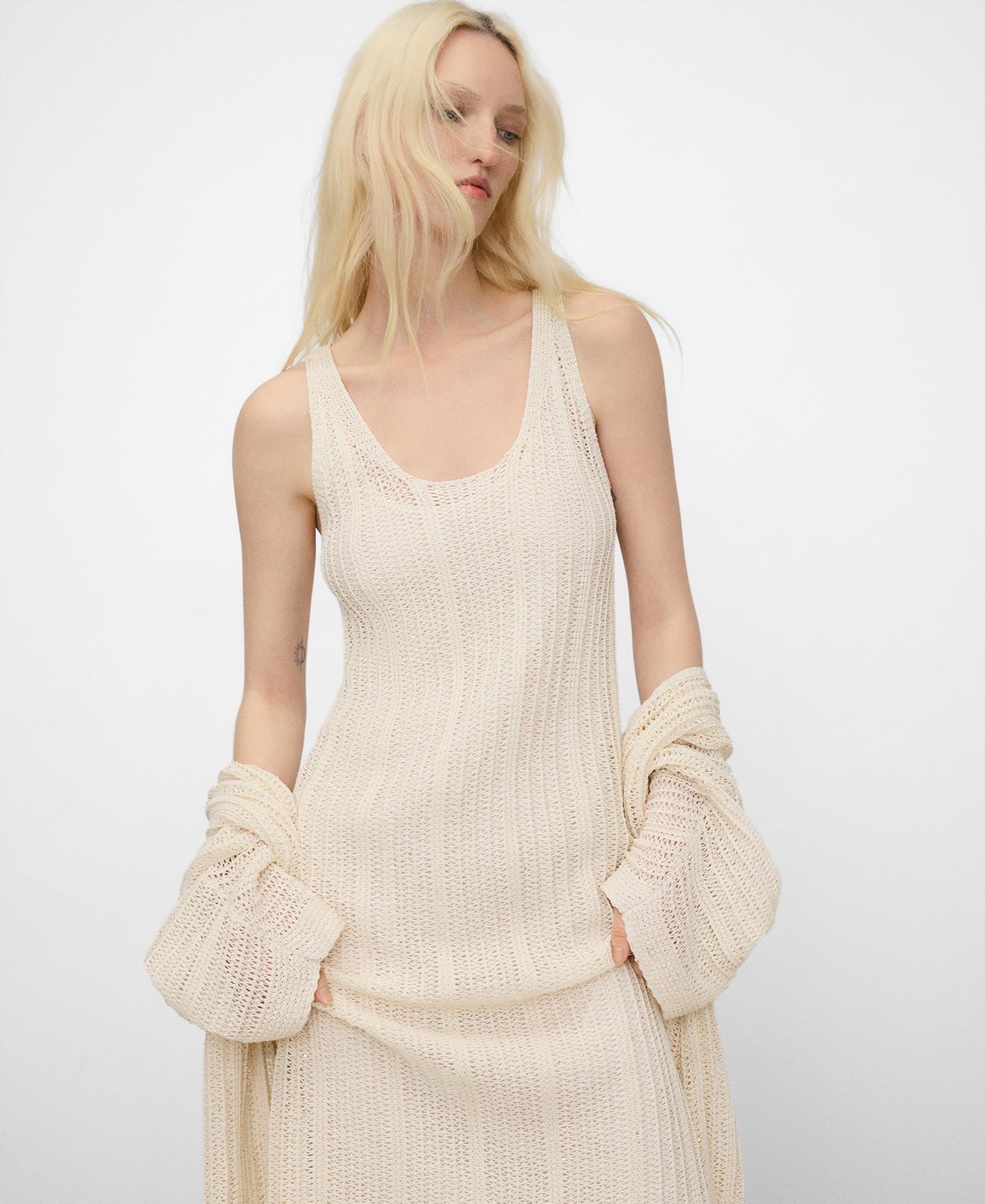 Vestido Comprido em Malha Perfurada Creme-4