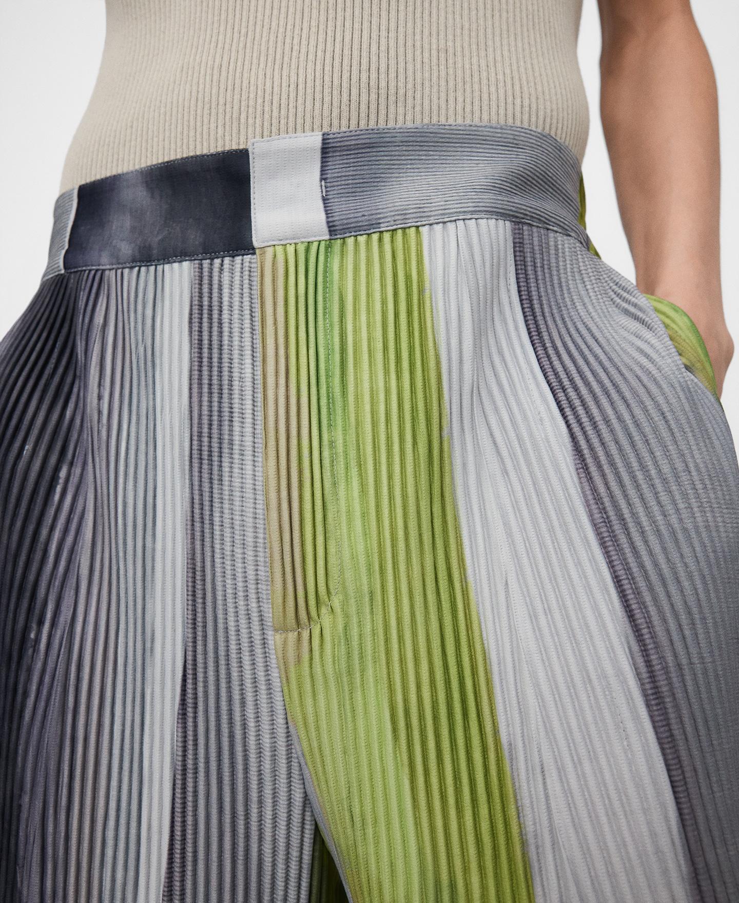 Bermudas Compridas em Crinkle Verde-4