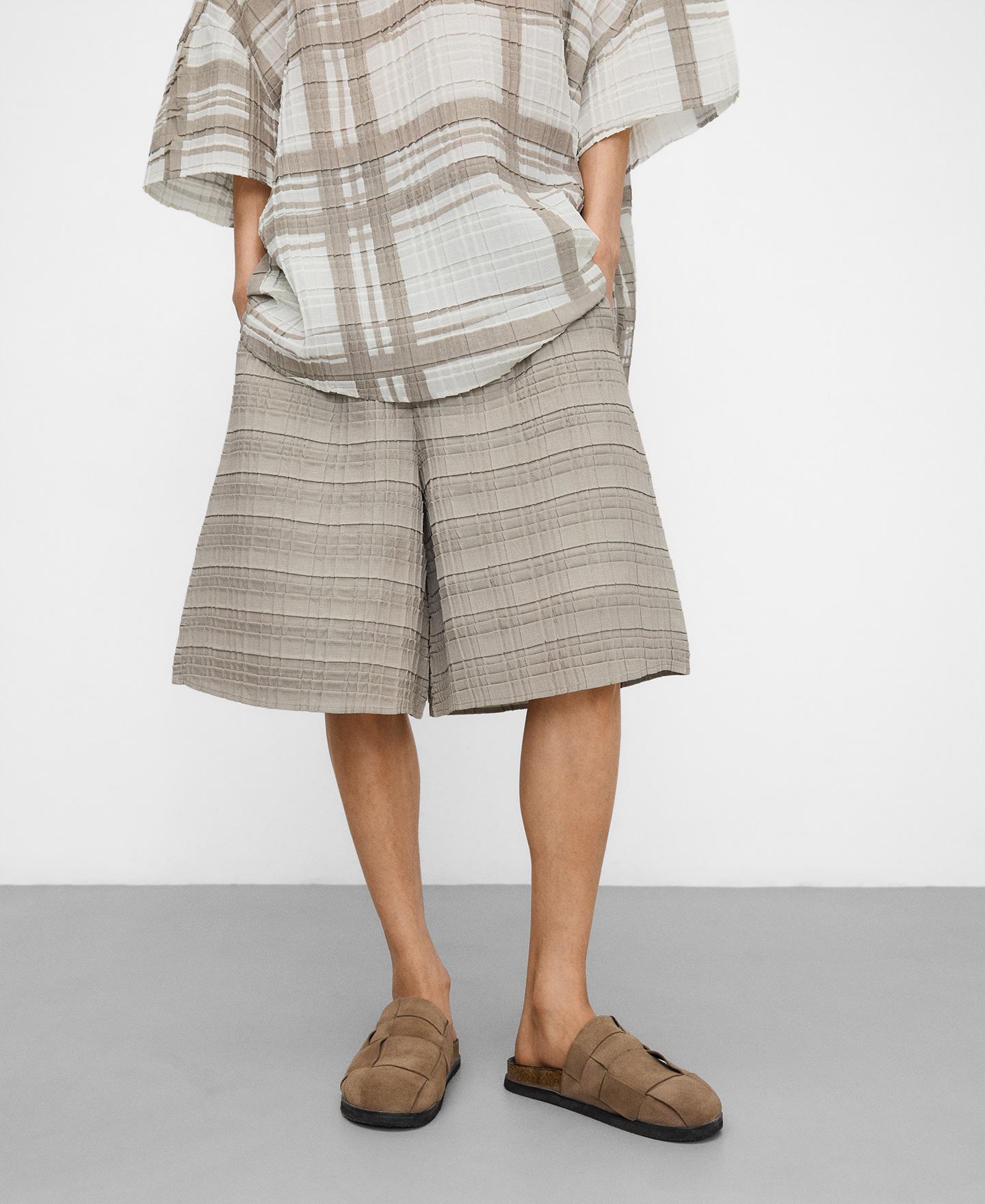 Imagem 0 de Bermudas Compridas em Crinkle