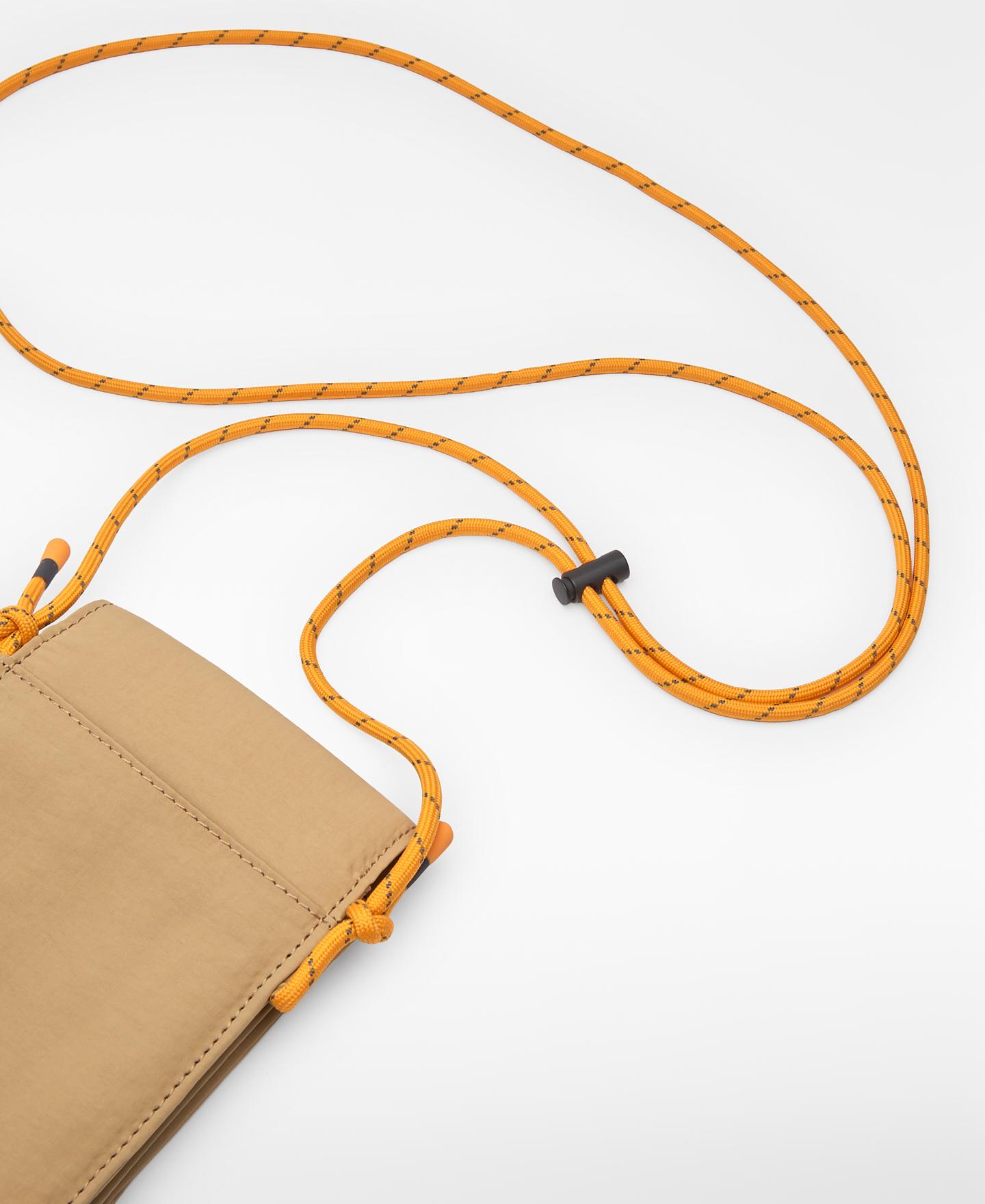 Porta-telemóvel em Nylon com Aba Camel-2