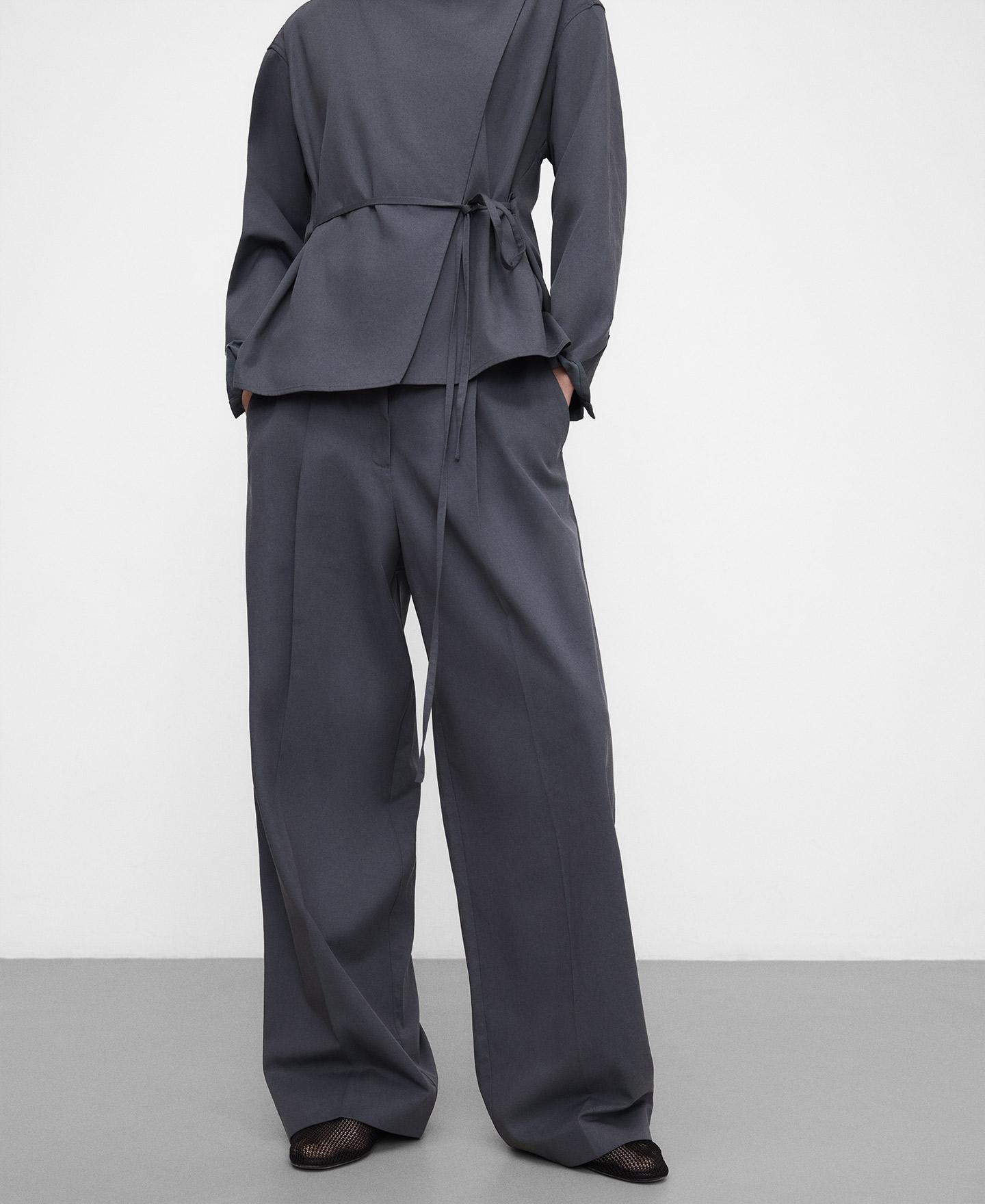 Imagem 0 de Calças Retas de Pinças com Presilhas