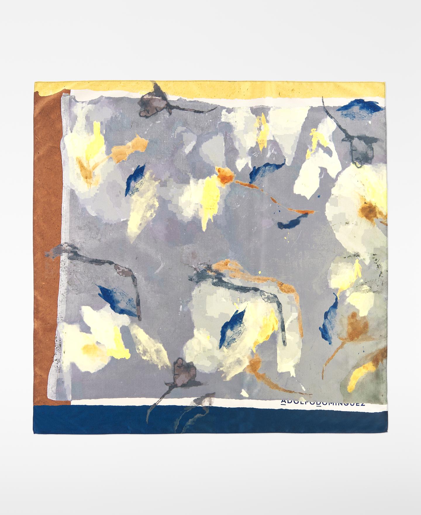 Imagem 0 de Lenço Quadrado com Estampado Floral