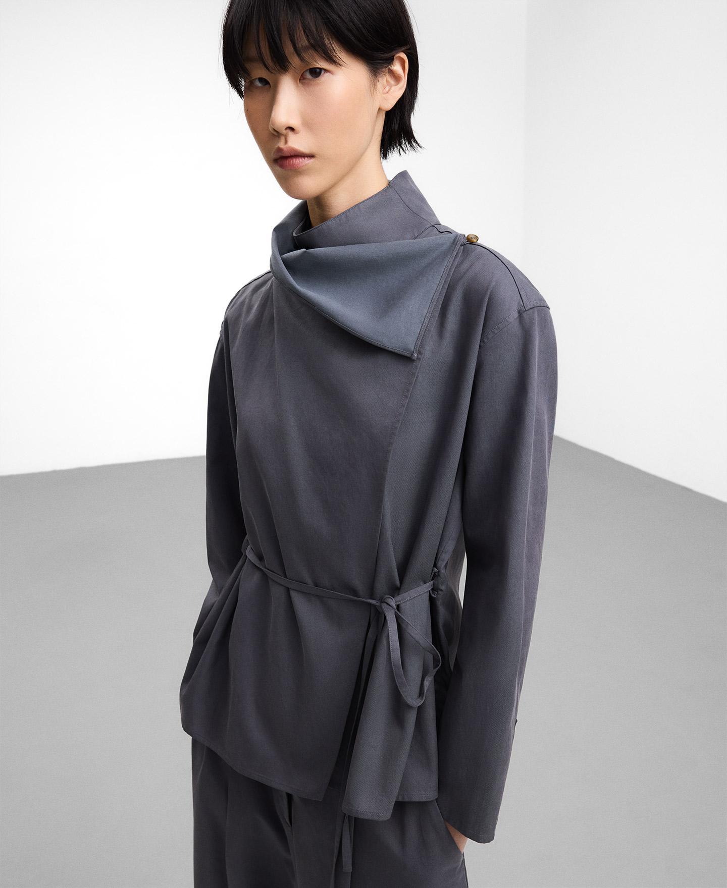 Imagem 0 de Camisa com Parte Frontal Cruzada